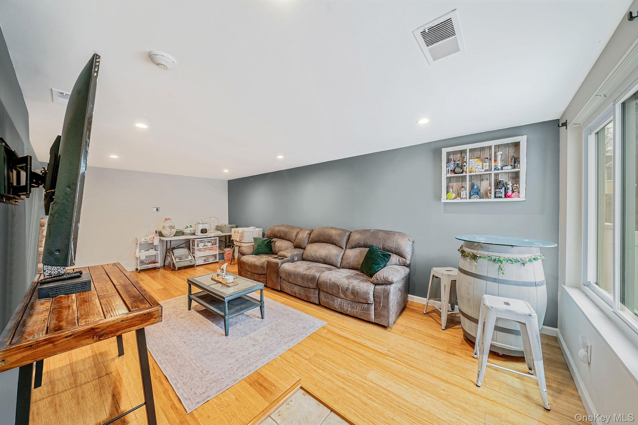 #4 photo, 842 Golf Lane, Medford , NY 11763