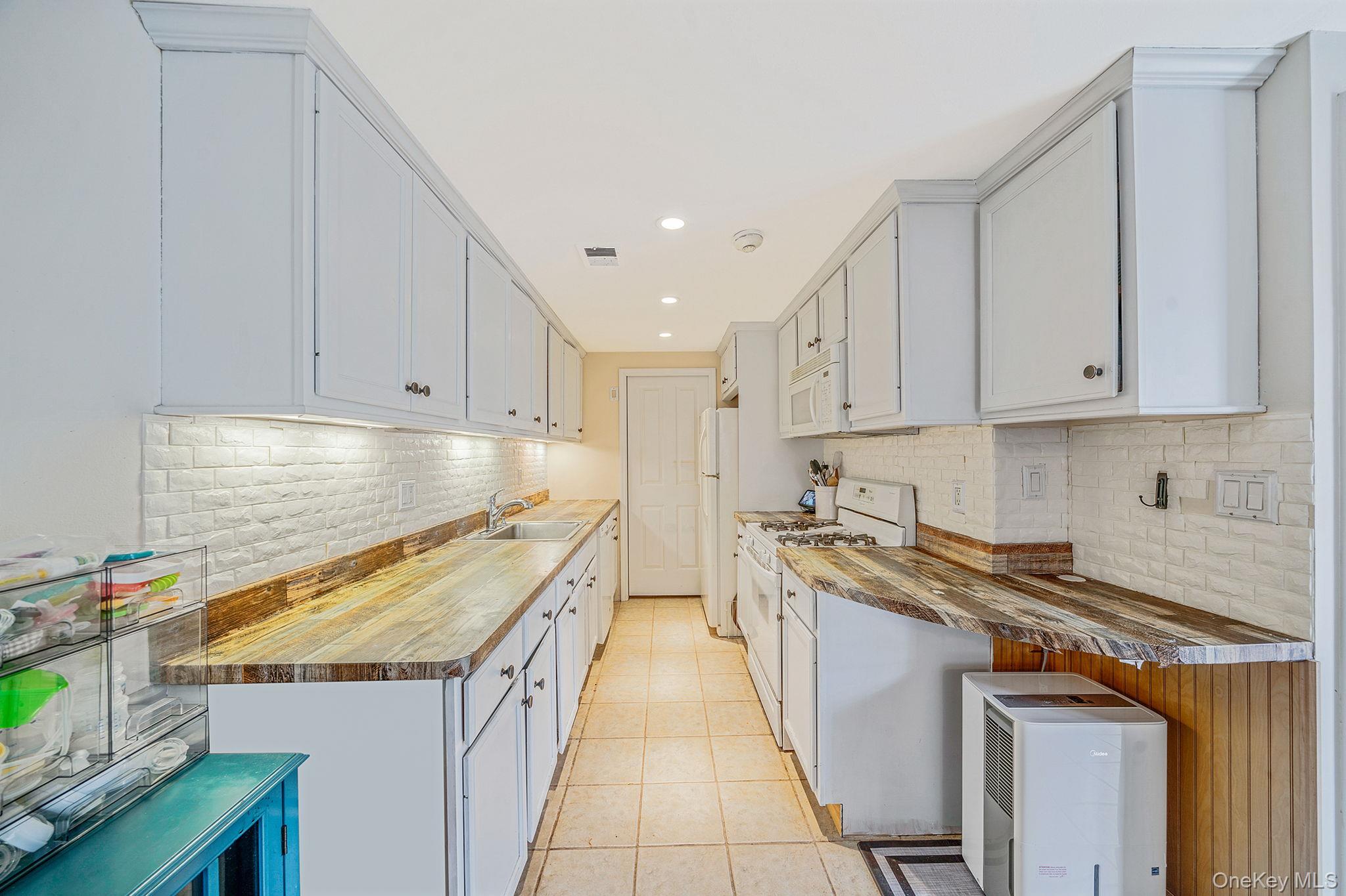 #9 photo, 842 Golf Lane, Medford , NY 11763