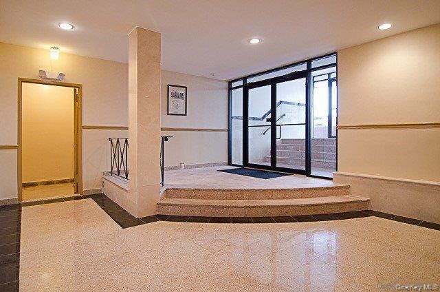 #4 photo, 135 Third Avenue, Mineola , NY 11501