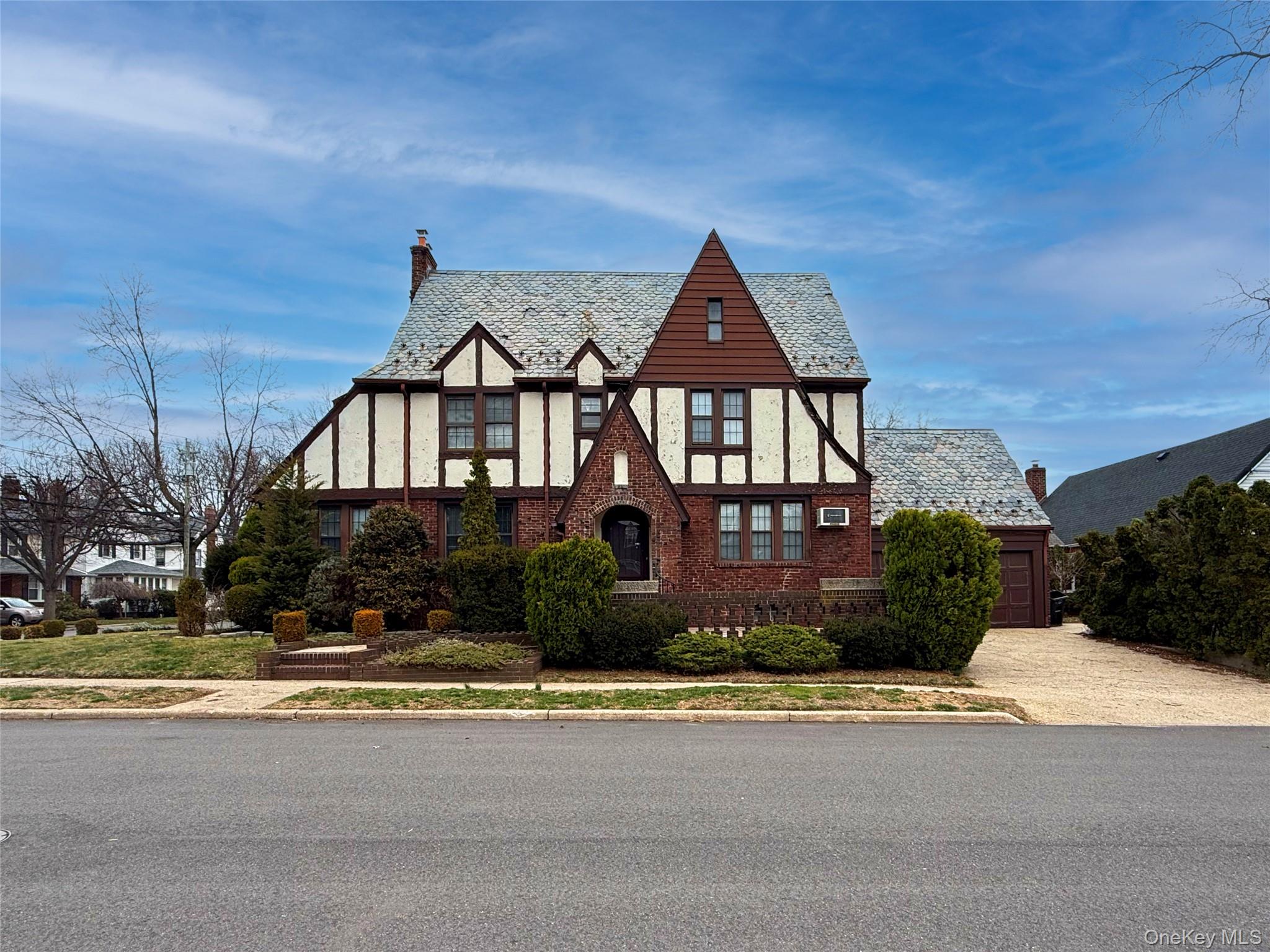 #1 photo, 59 Willow Street, Нассау ‖ Floral Park , NY 11001