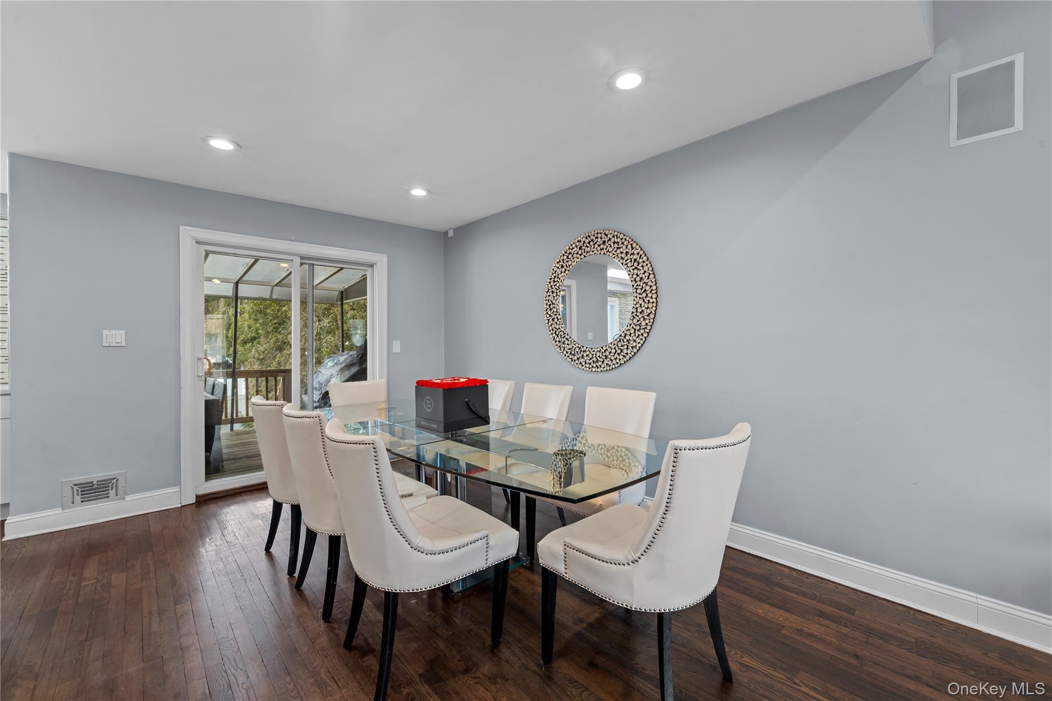 #15 photo, 2812 Covered Bridge Road, নাসাউ কাউন্টি Merrick , NY 11566