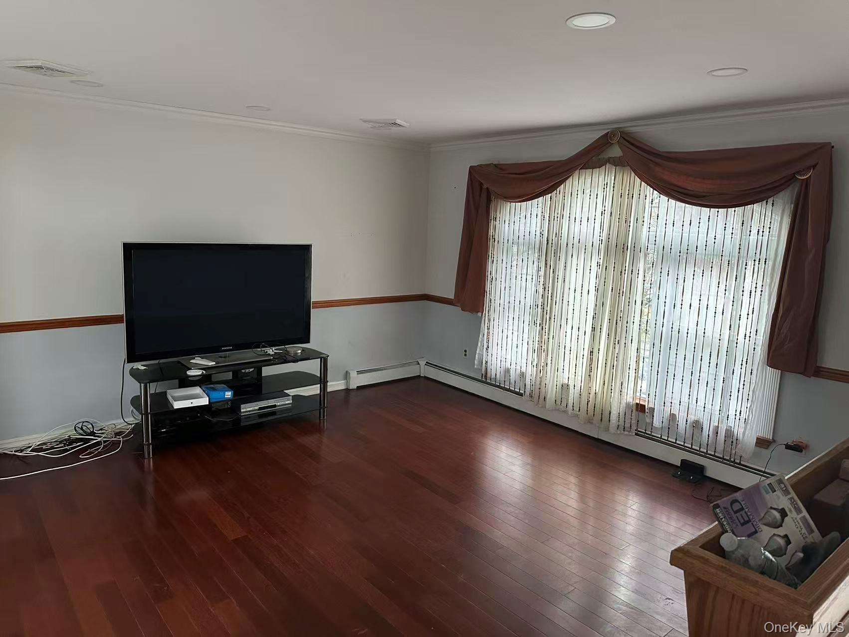 #3 photo, 173 Davenport Street, সাফোক কাউন্টি Lindenhurst , NY 11757