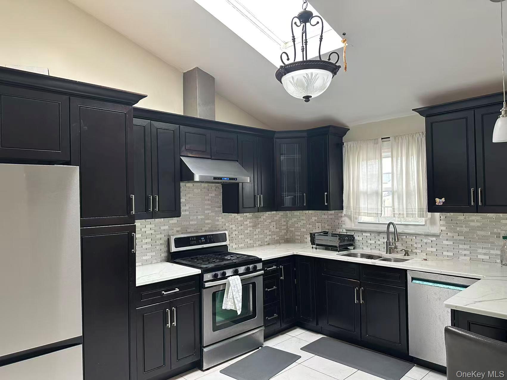 #5 photo, 173 Davenport Street, সাফোক কাউন্টি Lindenhurst , NY 11757