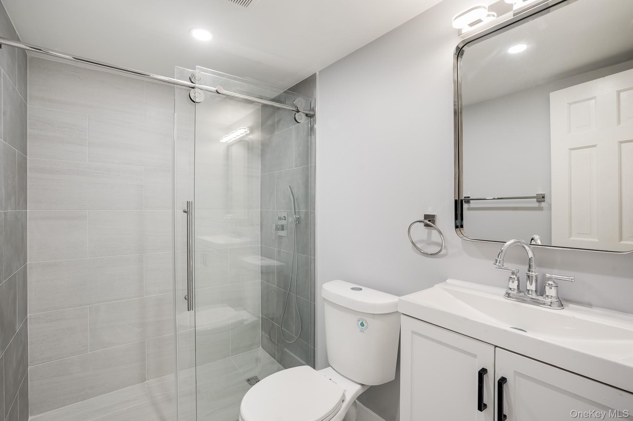 #18 photo, 5 Sherwood Place, Hyde Park , NY 12538