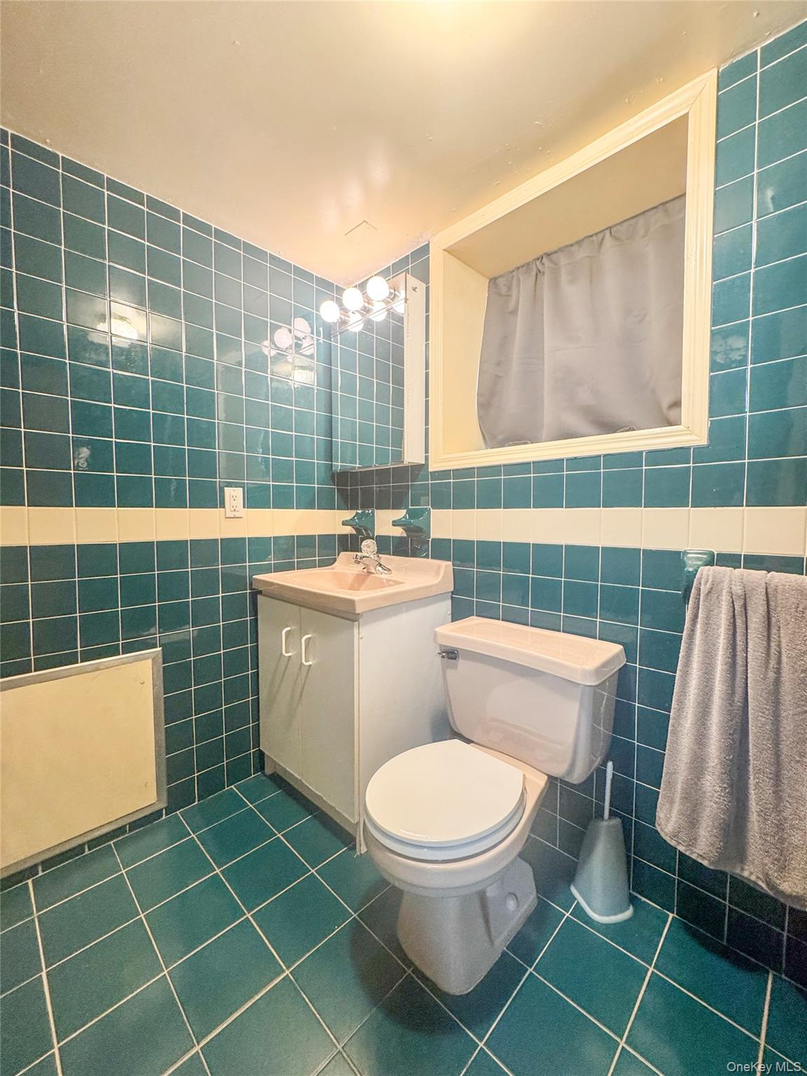 #20 photo, 2021 Haight Avenue, Bronx , NY 10461