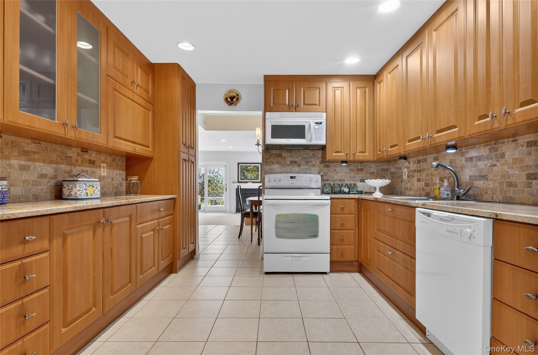 #13 photo, 285 Carriage House Drive, नासाउ काउंटी Jericho , NY 11753