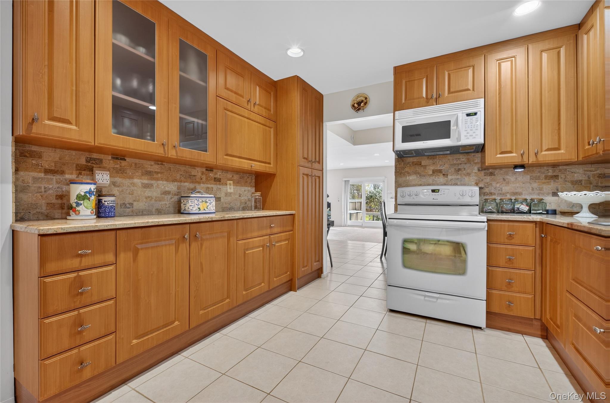 #14 photo, 285 Carriage House Drive, नासाउ काउंटी Jericho , NY 11753