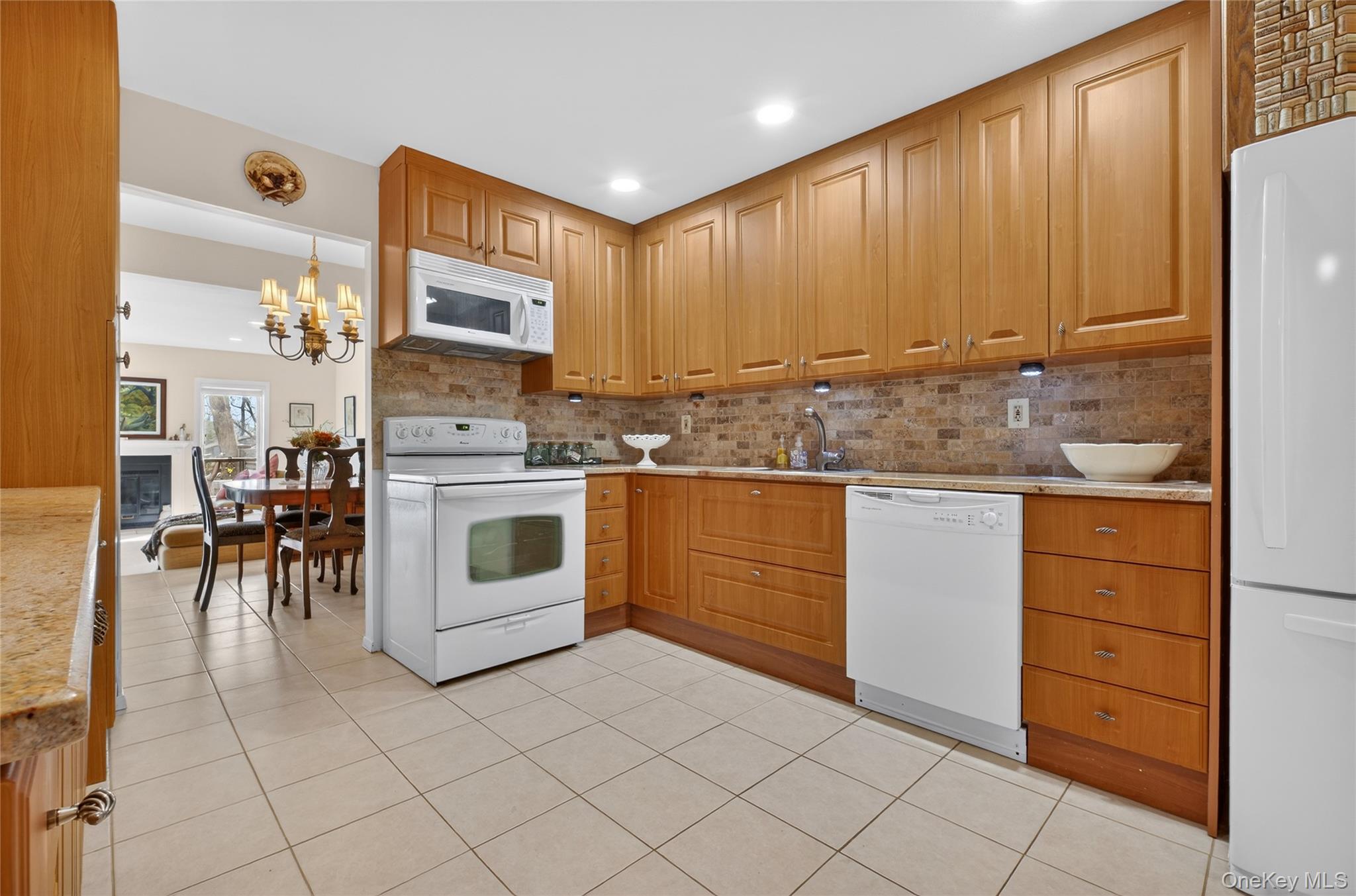 #15 photo, 285 Carriage House Drive, नासाउ काउंटी Jericho , NY 11753