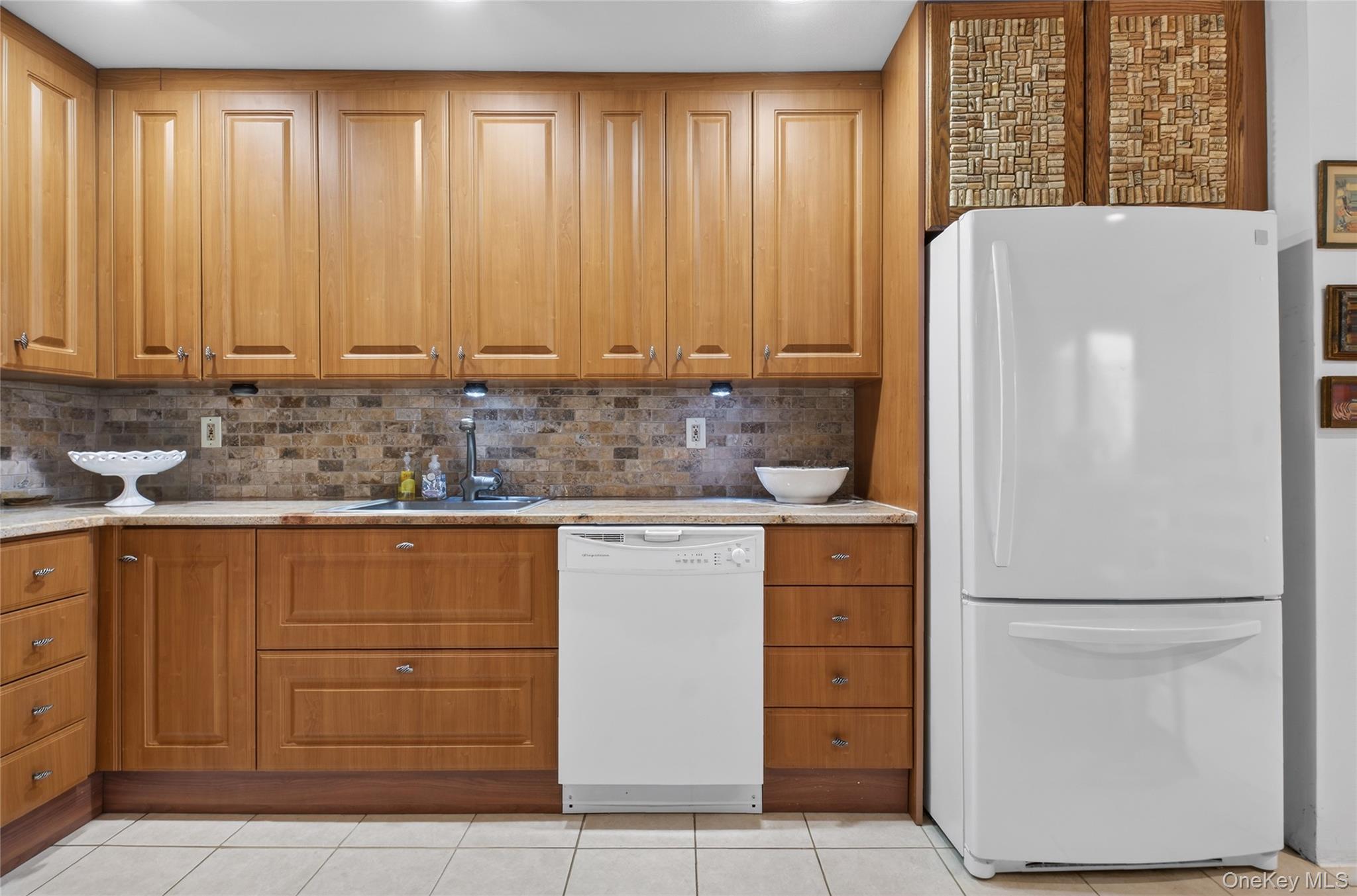 #16 photo, 285 Carriage House Drive, नासाउ काउंटी Jericho , NY 11753