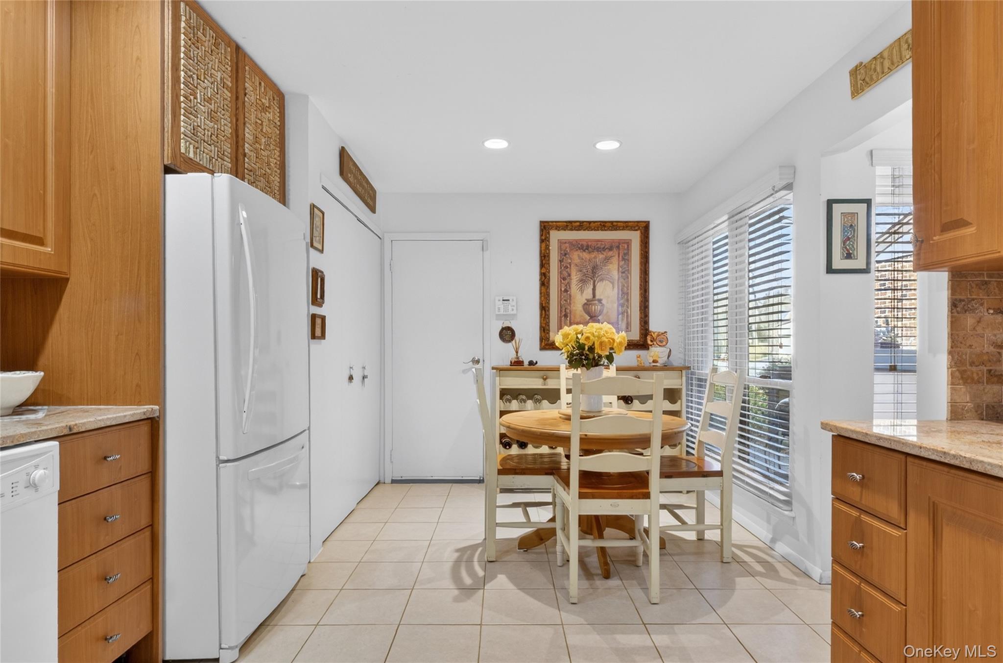 #17 photo, 285 Carriage House Drive, नासाउ काउंटी Jericho , NY 11753