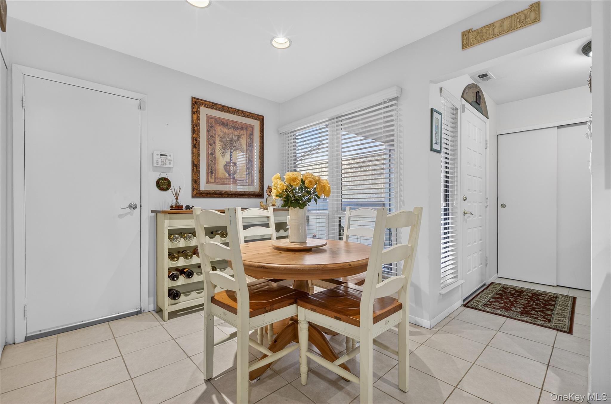 #18 photo, 285 Carriage House Drive, नासाउ काउंटी Jericho , NY 11753