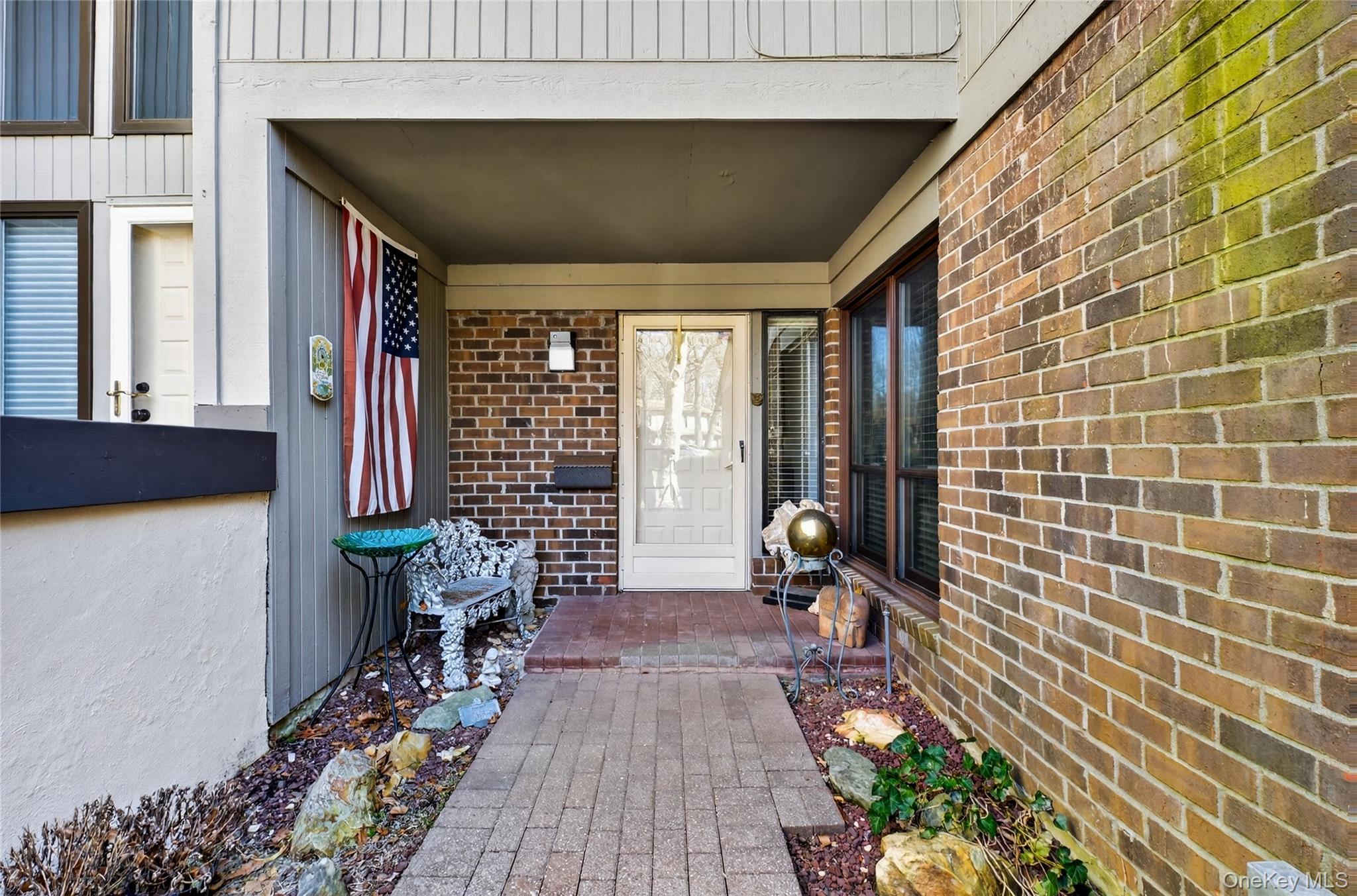 #2 photo, 285 Carriage House Drive, नासाउ काउंटी Jericho , NY 11753