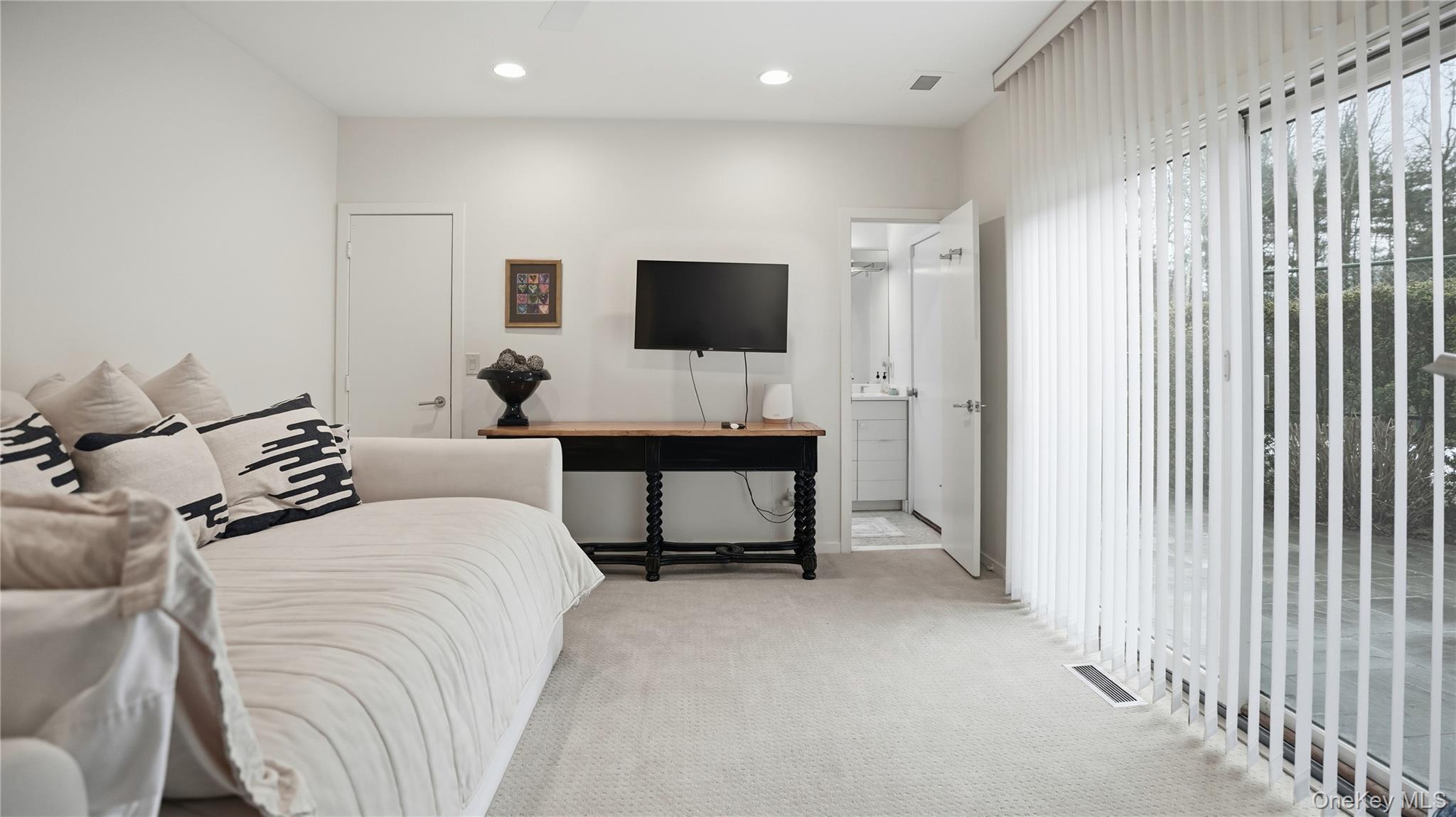 #20 photo, 15 Blueberry Lane, Quogue , NY 11959