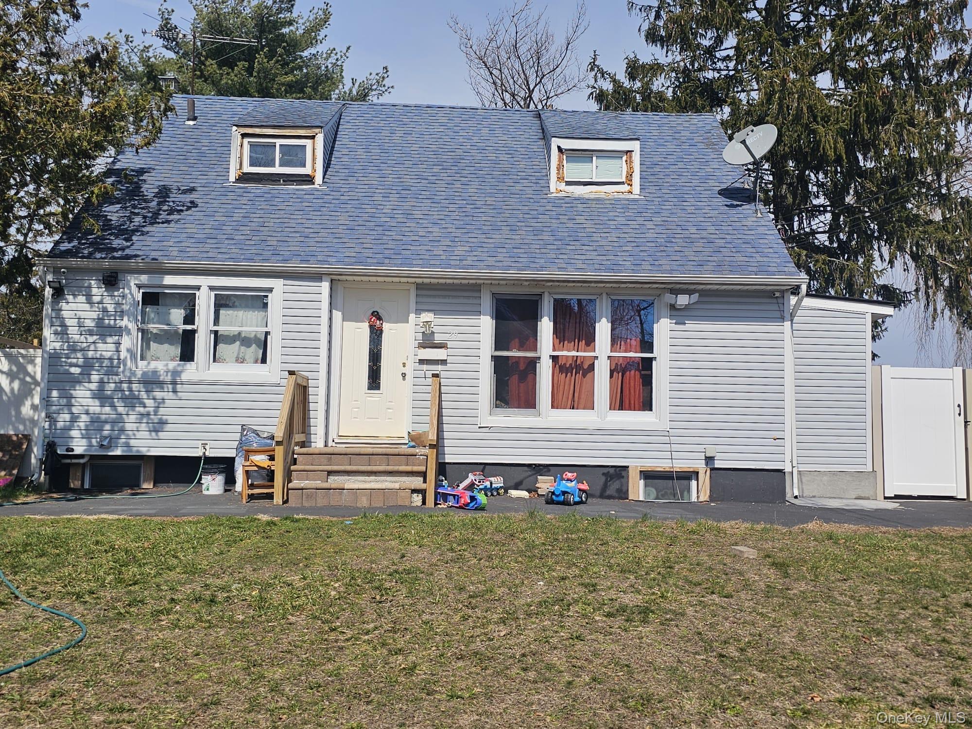 #1 photo, 29 Hickory Street, מחוז סאפוק Central Islip , NY 11722