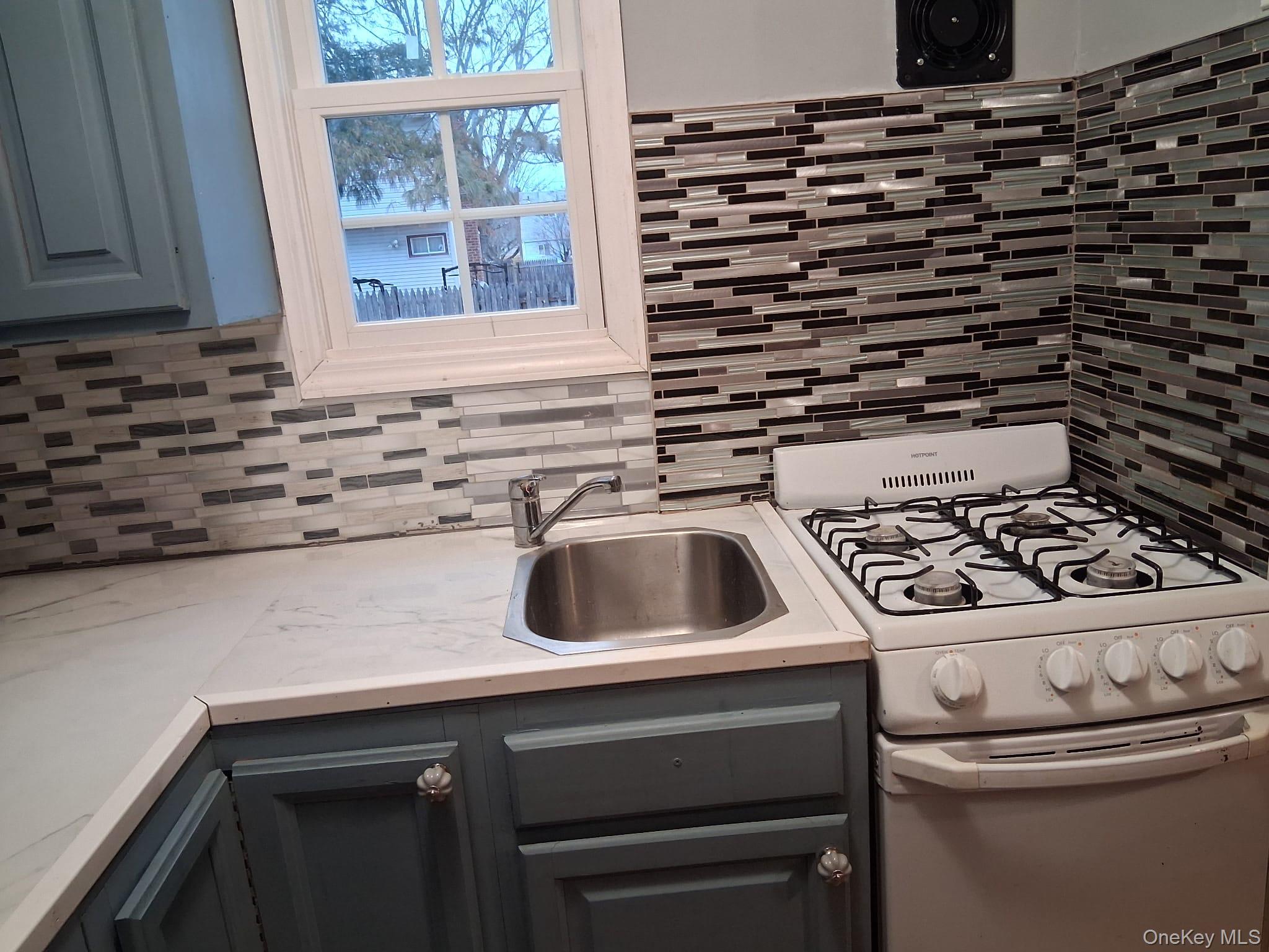 #2 photo, 29 Hickory Street, מחוז סאפוק Central Islip , NY 11722