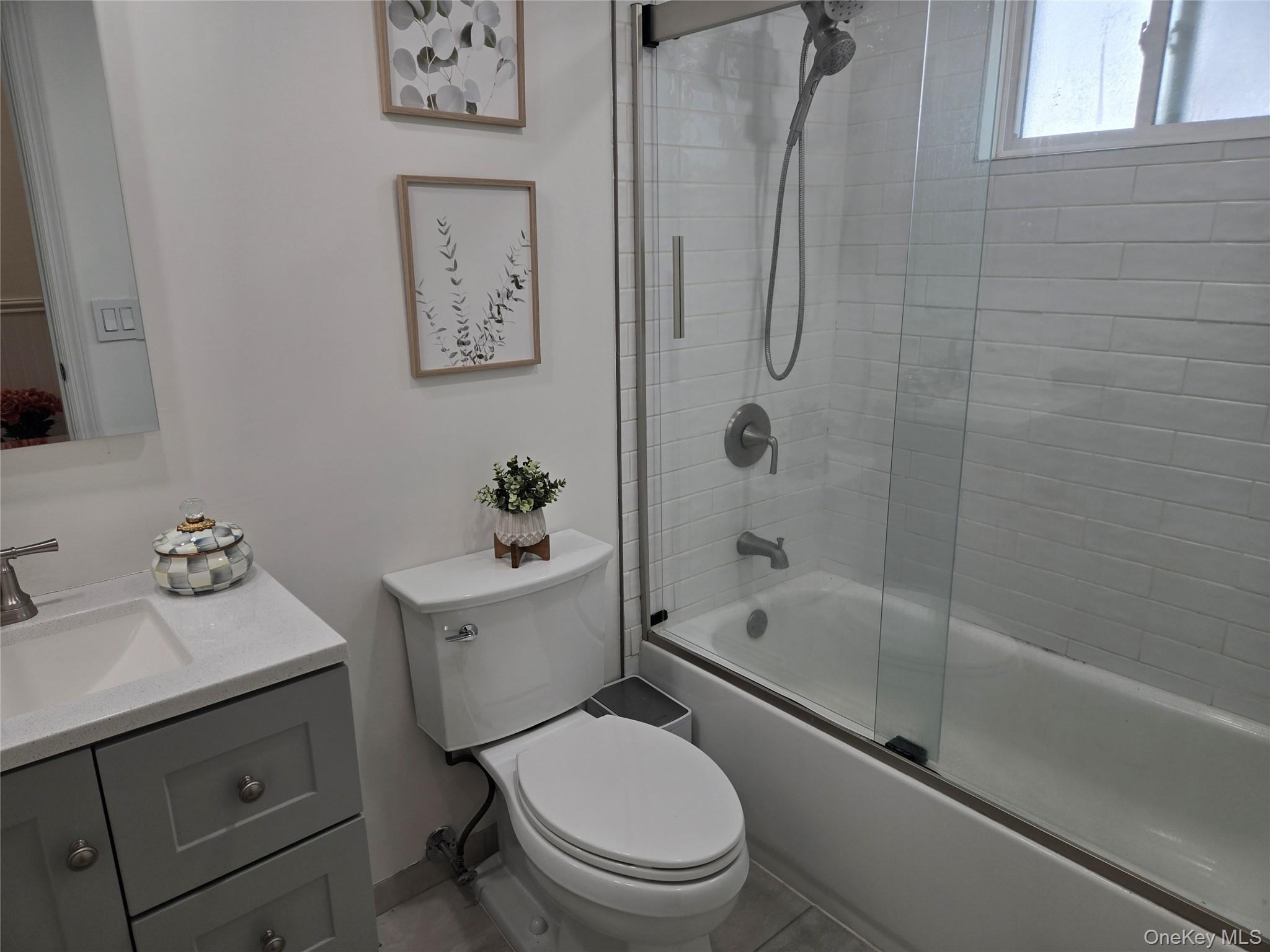 #6 photo, 215 Terry Road, Smithtown , NY 11787