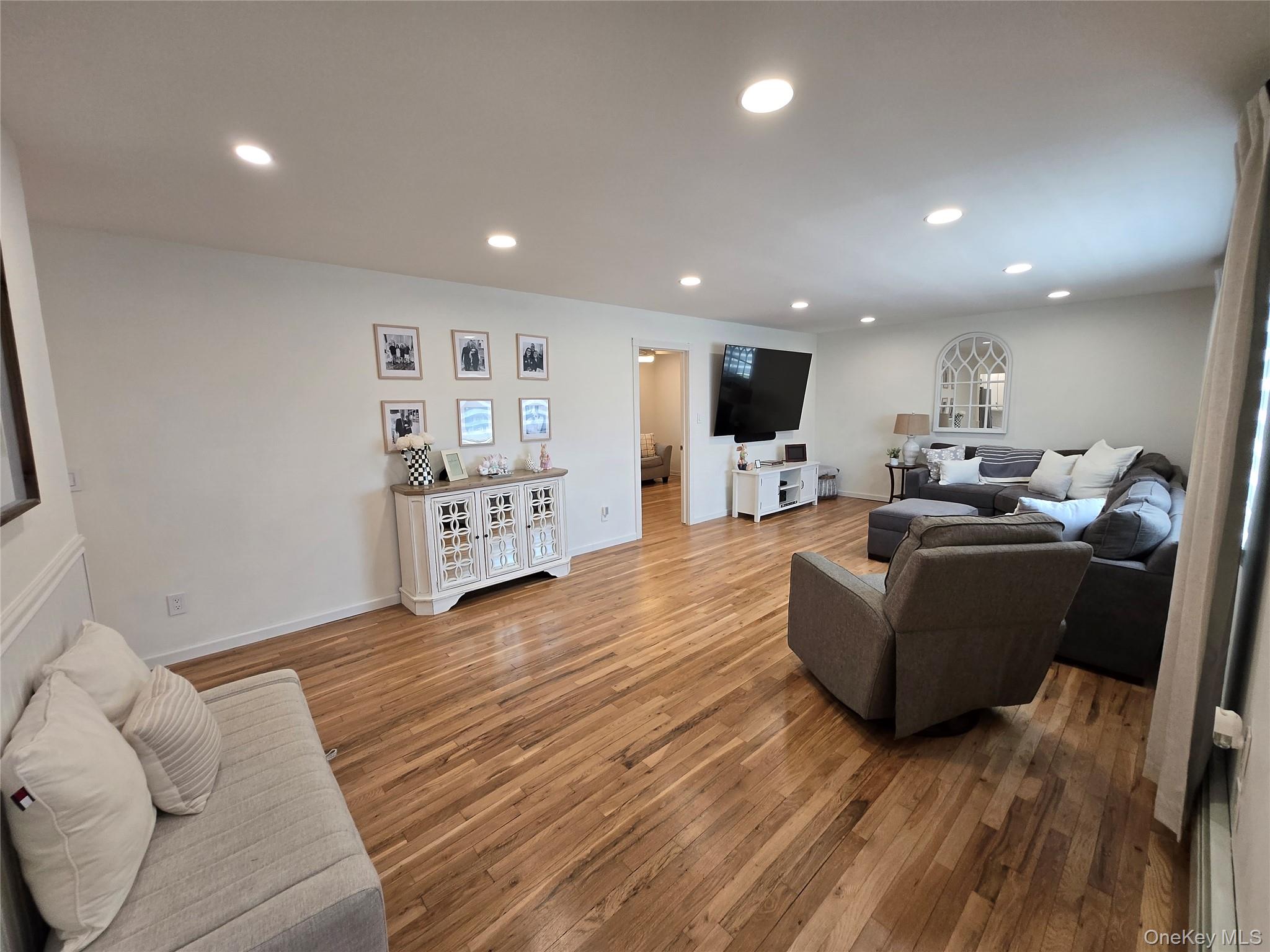 #8 photo, 215 Terry Road, Smithtown , NY 11787