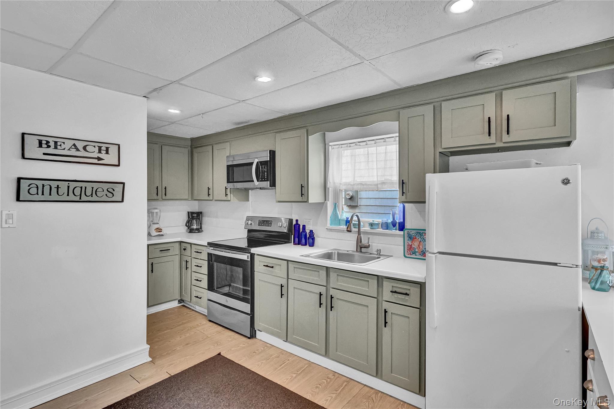 #5 photo, 21 Cottage Road, Baiting Hollow , NY 11933