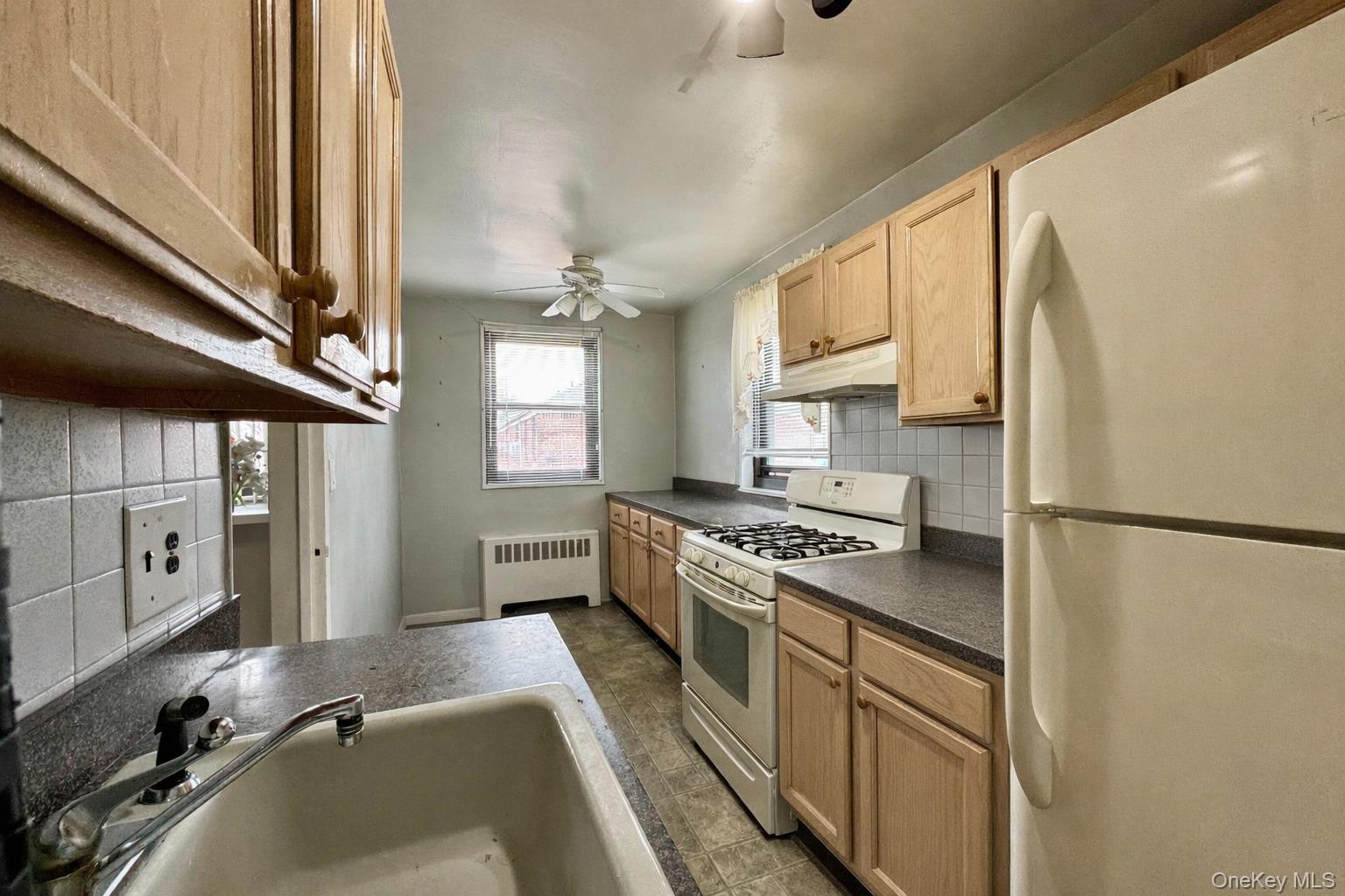 #8 photo, 17-73 166 Street, 皇后區 白石鎮 Whitestone , NY 11357