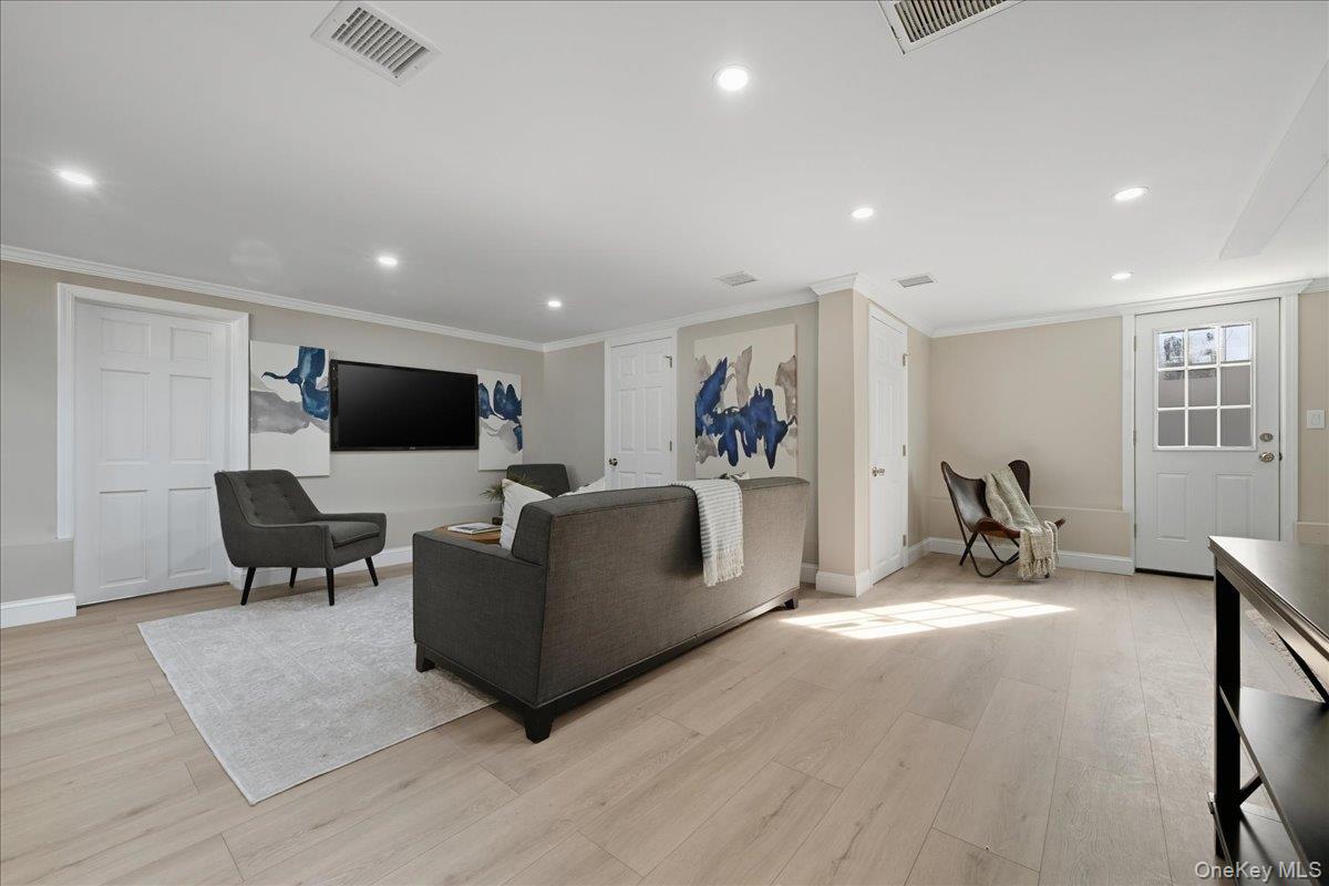 #17 photo, 1050 Hastings Street, Baldwin , NY 11510