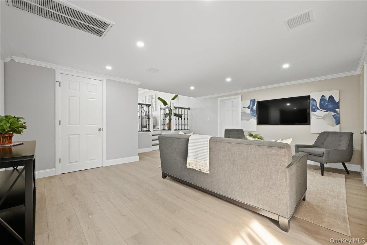 #19 photo, 1050 Hastings Street, Baldwin , NY 11510