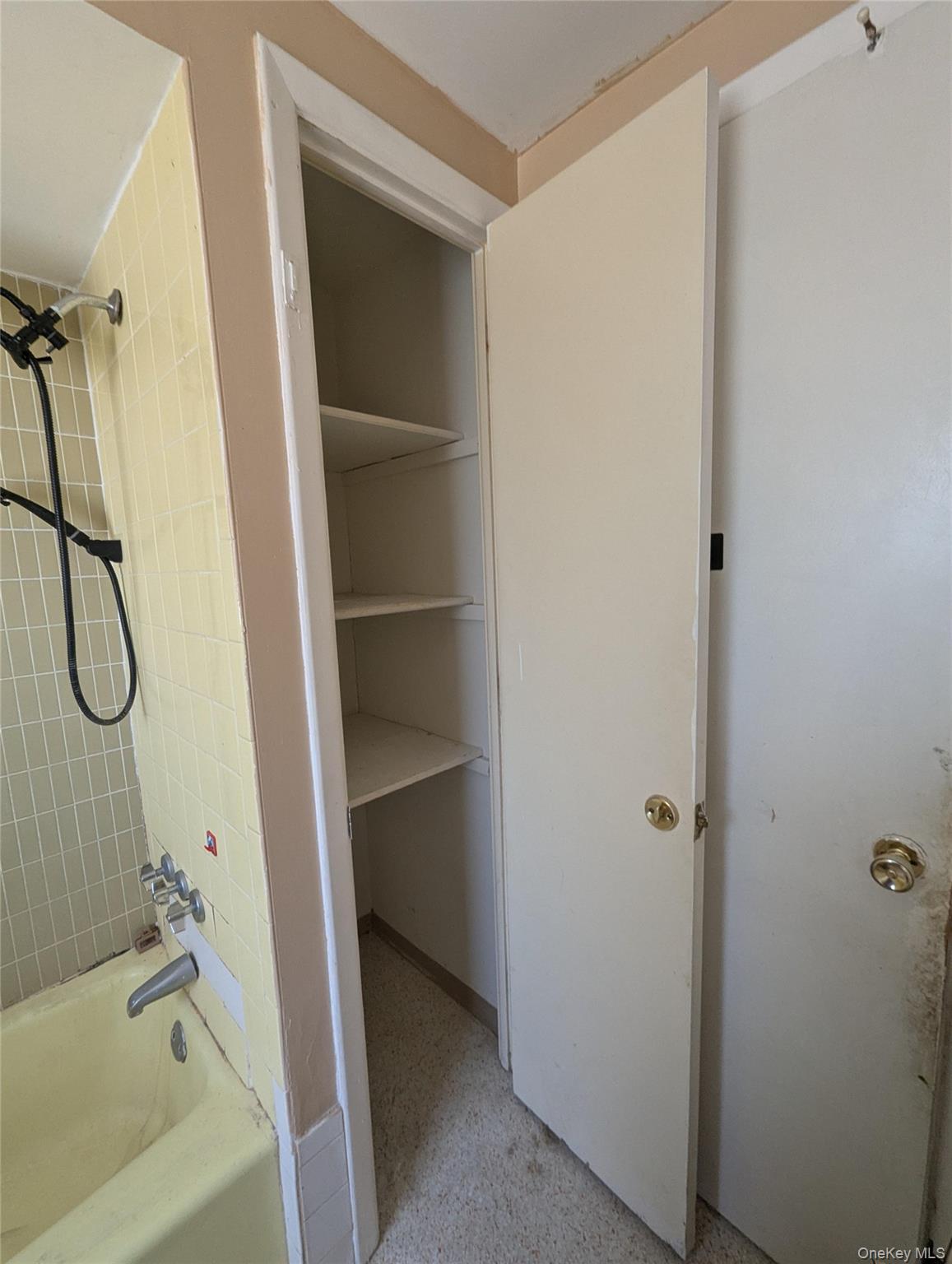 #10 photo, 7416 Star Dust Drive, Glen Cove , NY 34668