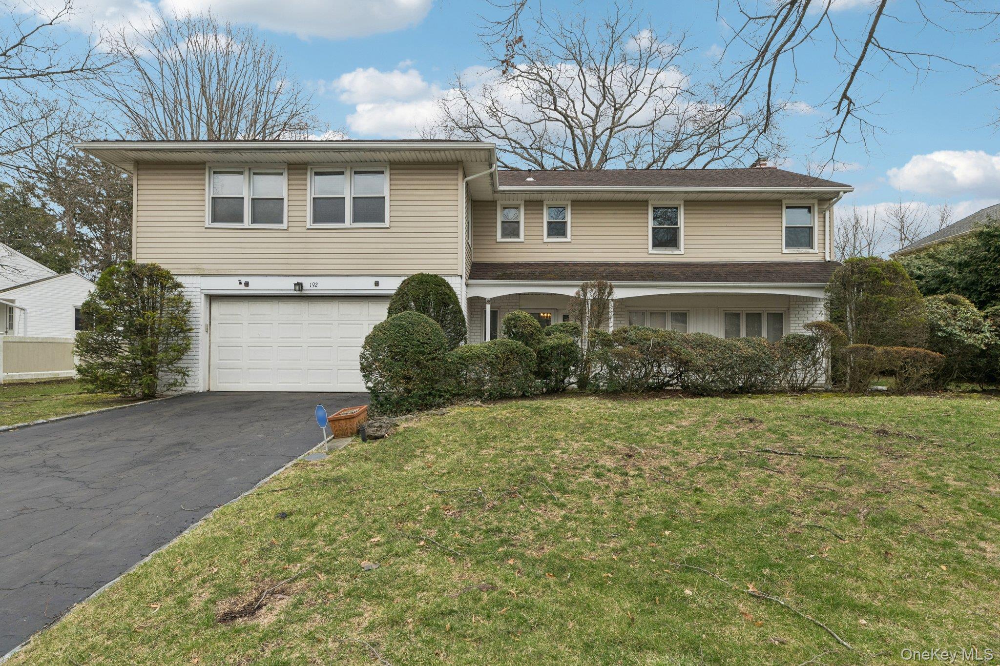 #1 photo, 192 Bengeyfield Drive, East Williston , NY 11596