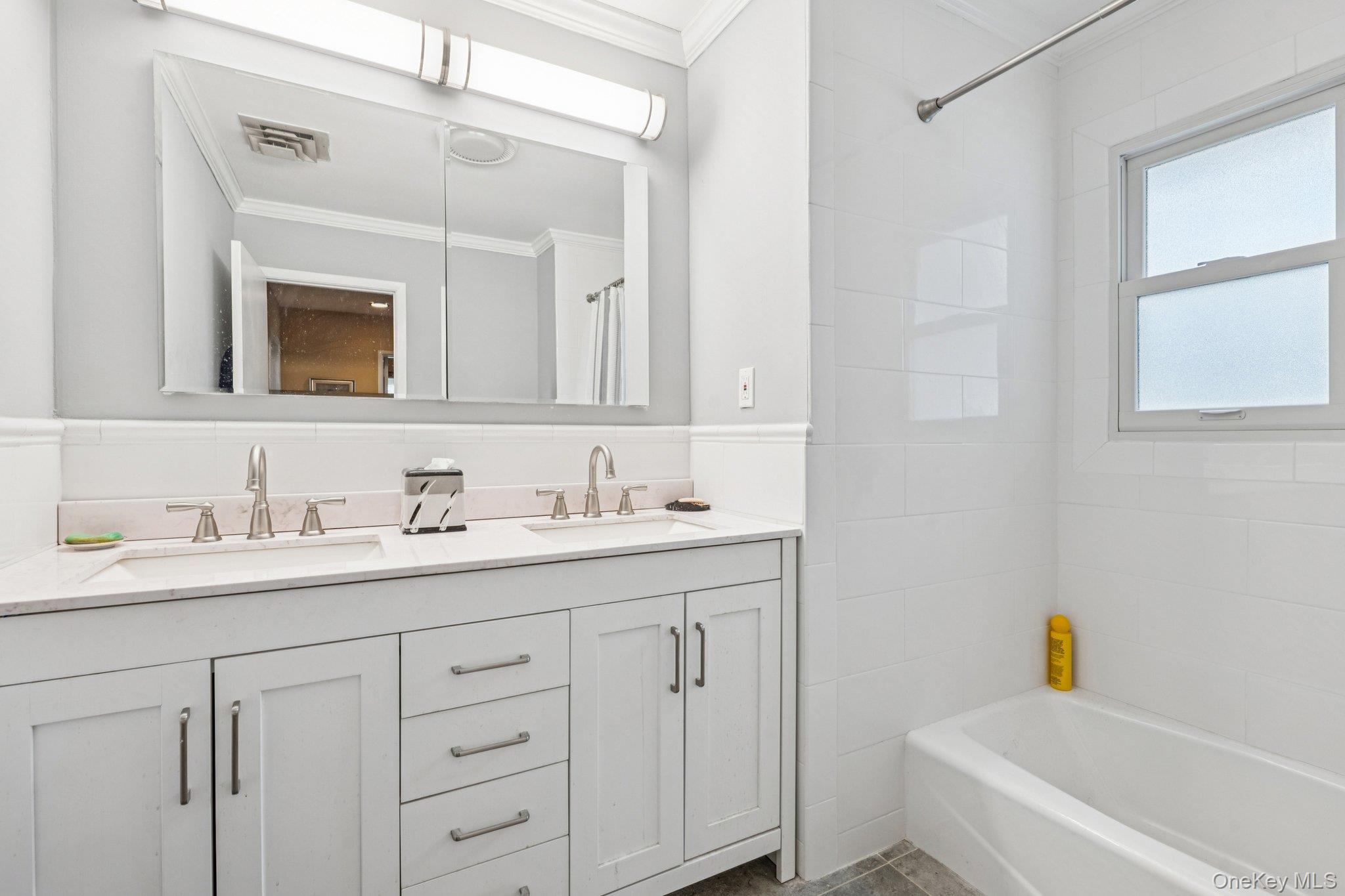 #16 photo, 192 Bengeyfield Drive, East Williston , NY 11596