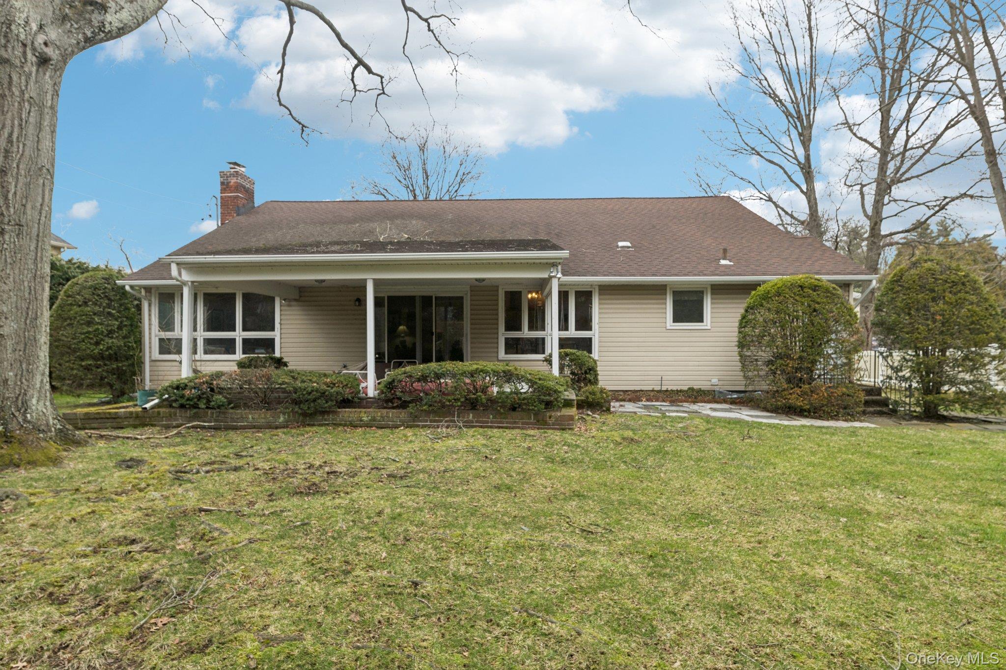 #19 photo, 192 Bengeyfield Drive, East Williston , NY 11596