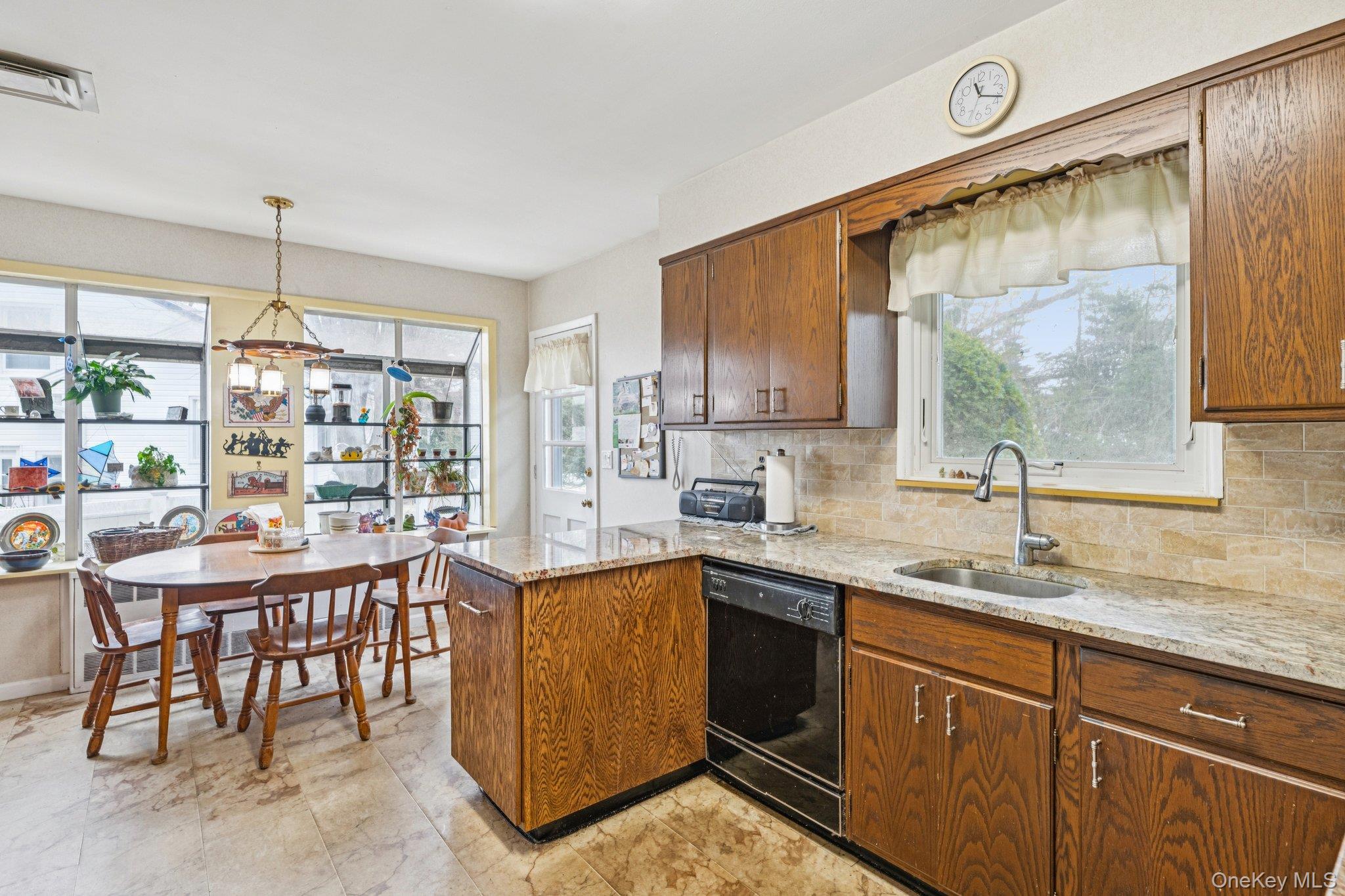 #7 photo, 192 Bengeyfield Drive, East Williston , NY 11596