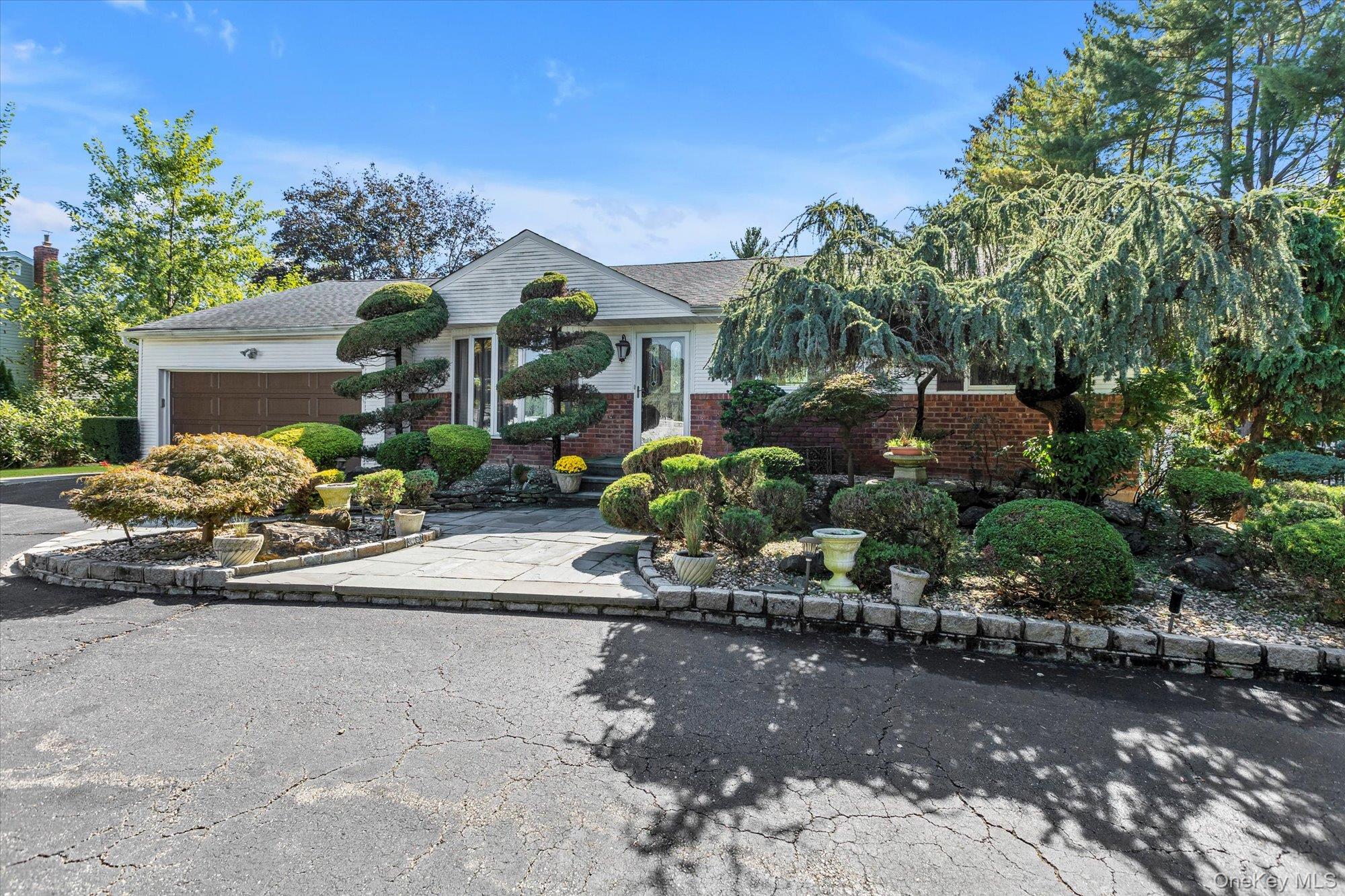 #1 photo, 14 Yeoman Drive, מחוז סאפוק East Northport , NY 11731