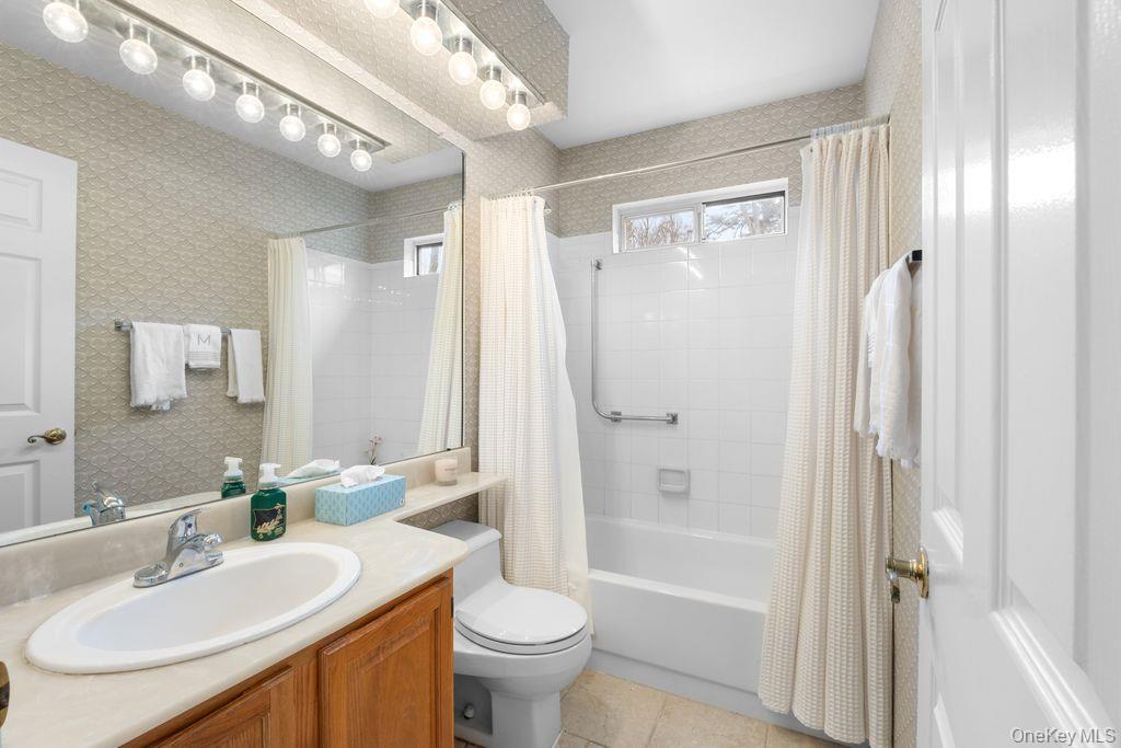 #15 photo, 16 Huntington Court, Ridge , NY 11961