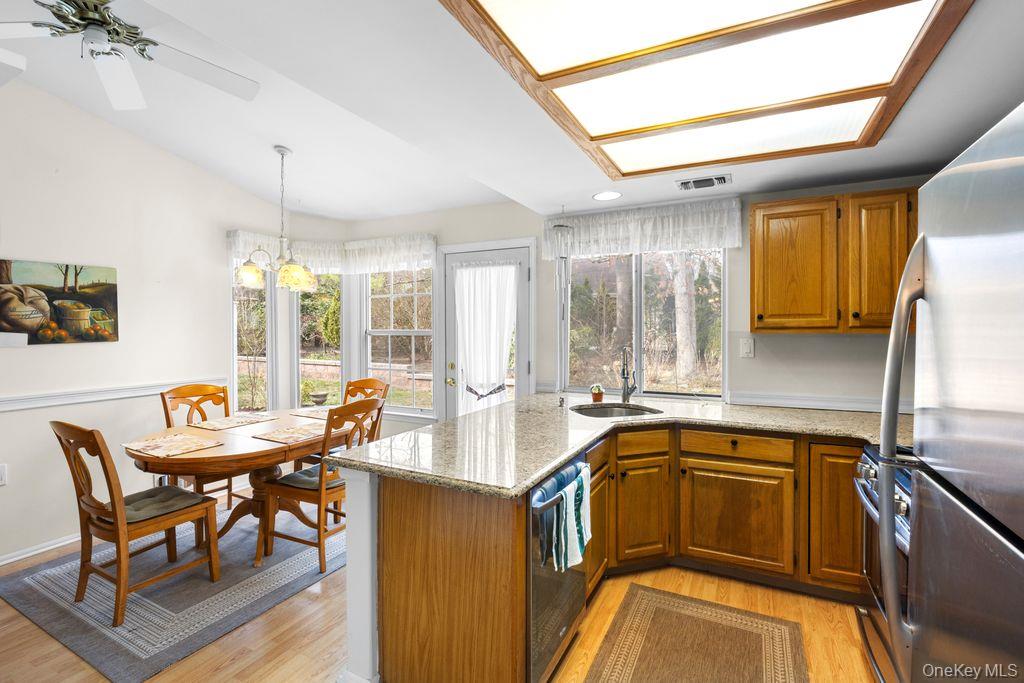 #19 photo, 16 Huntington Court, Ridge , NY 11961