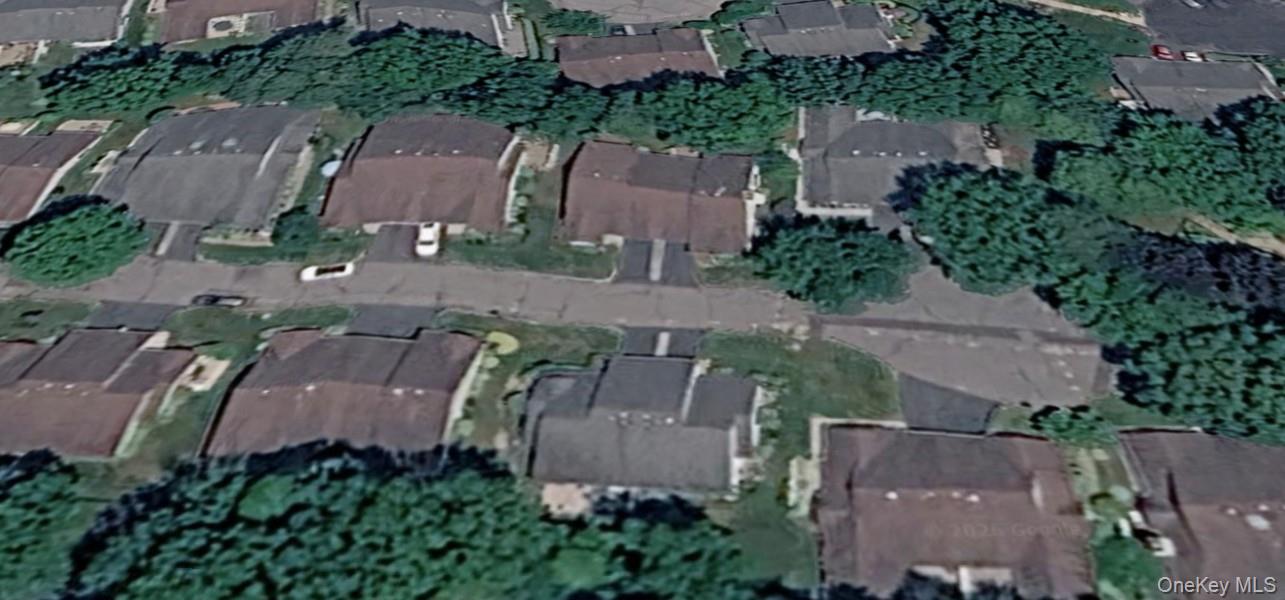 #2 photo, 16 Huntington Court, सफ़ोक काउंटी Ridge , NY 11961