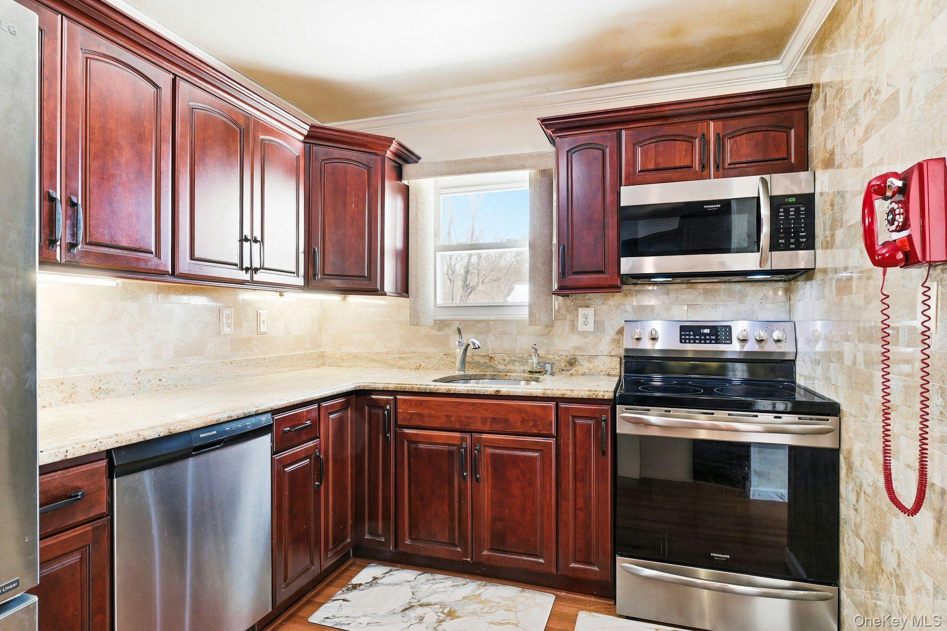 #12 photo, 1028 Thomas Avenue, Нассау ‖ Baldwin , NY 11510