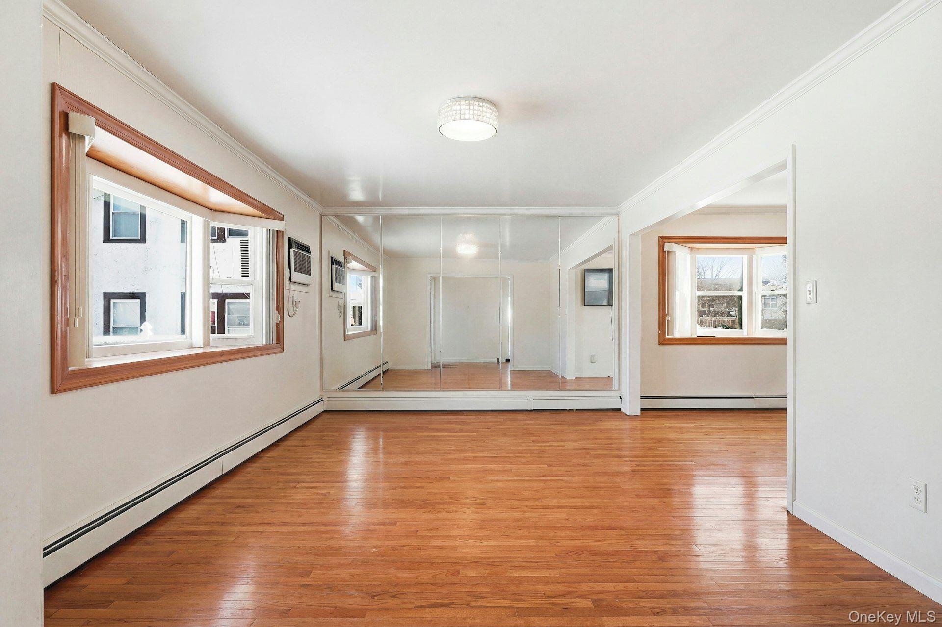 #6 photo, 1028 Thomas Avenue, Нассау ‖ Baldwin , NY 11510