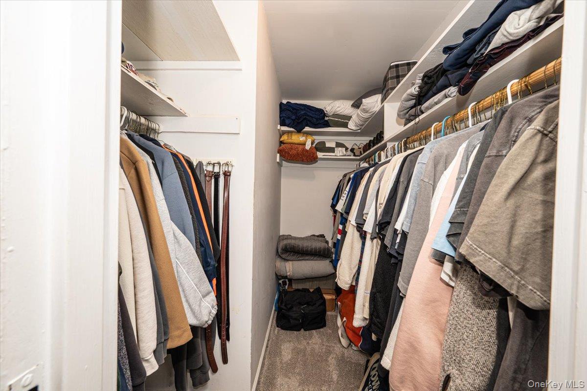 #12 photo, 40 W 4th Street, מחוז סאפוק Patchogue , NY 11772