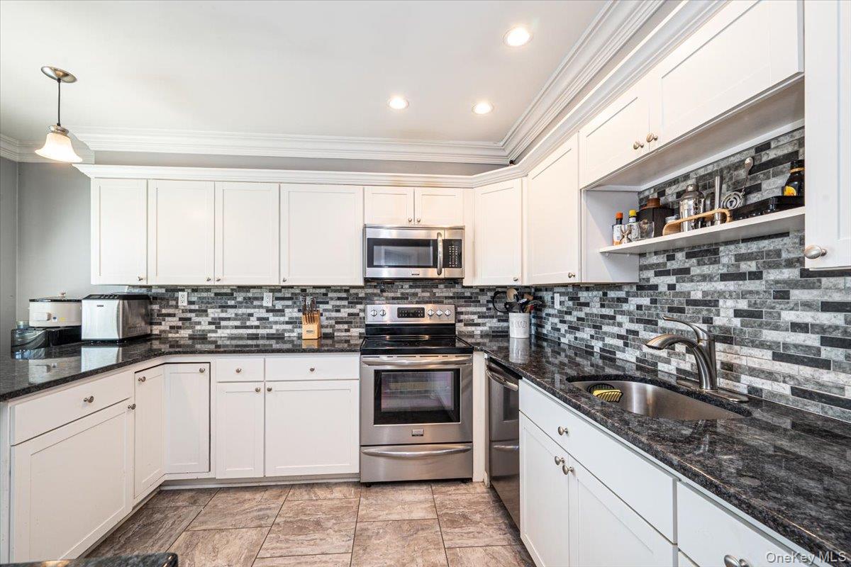 #4 photo, 40 W 4th Street, מחוז סאפוק Patchogue , NY 11772