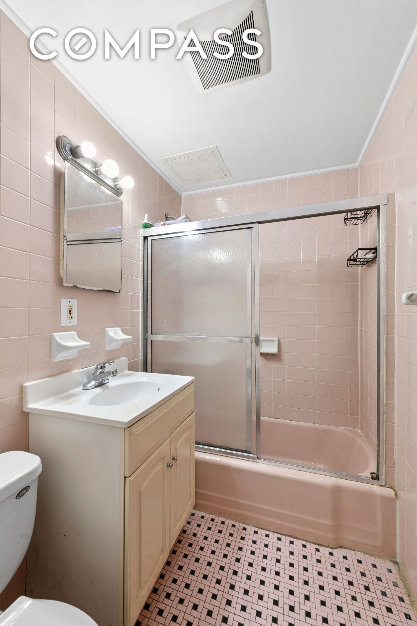 #13 photo, 25-36 72nd Street, Jackson Heights , NY 11370