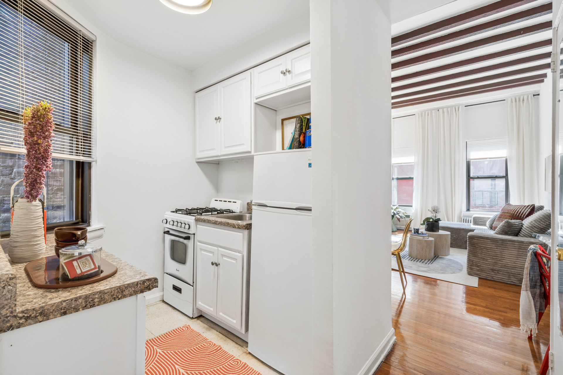 #5 photo, 431 W 54TH Street, Hell's Kitchen , NY 10019