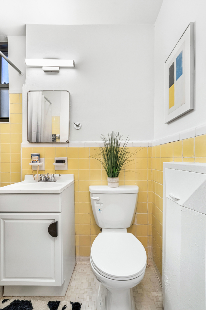 #7 photo, 431 W 54TH Street, Hell's Kitchen , NY 10019