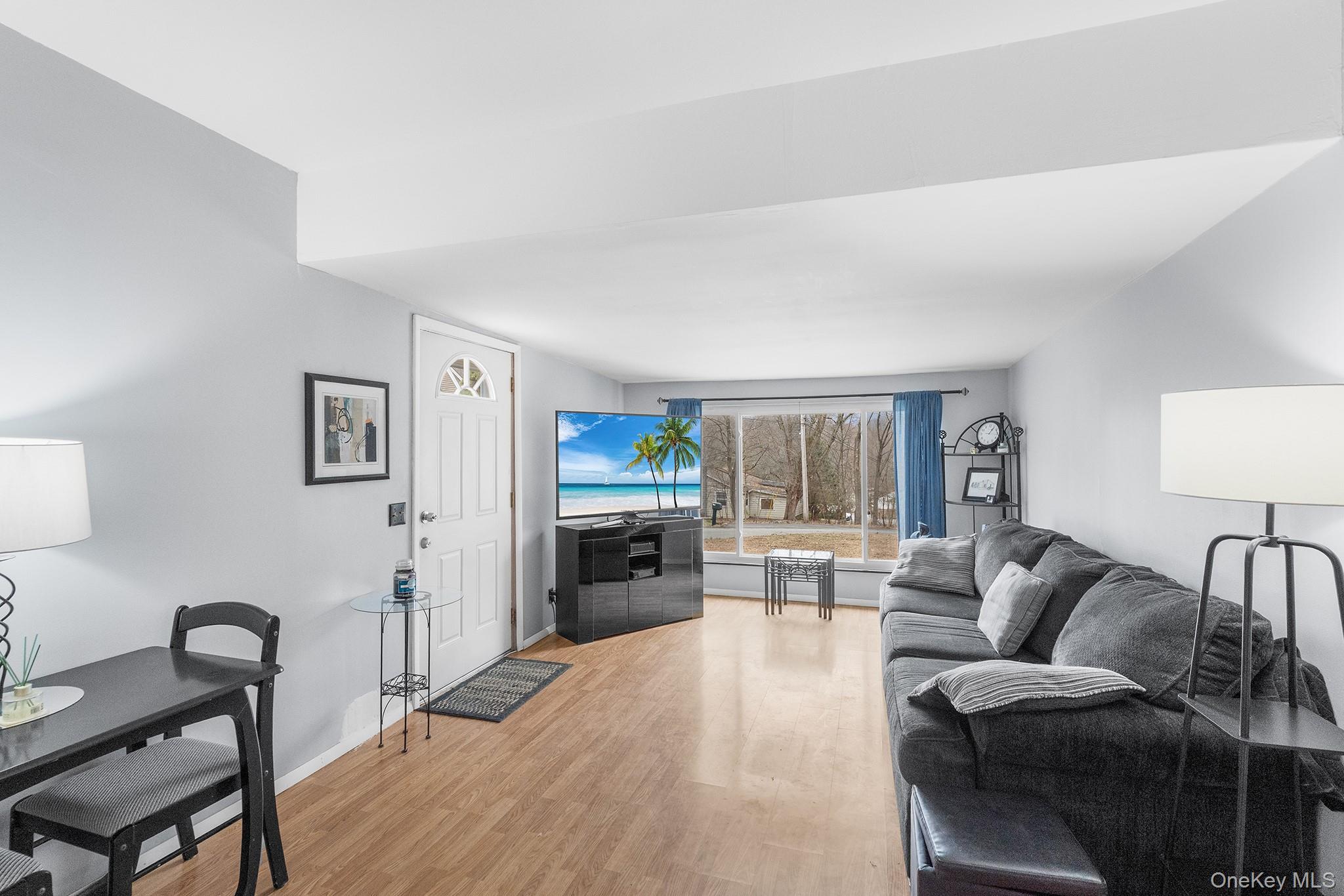 #4 photo, 9 Hill View Road, New Windsor , NY 12553