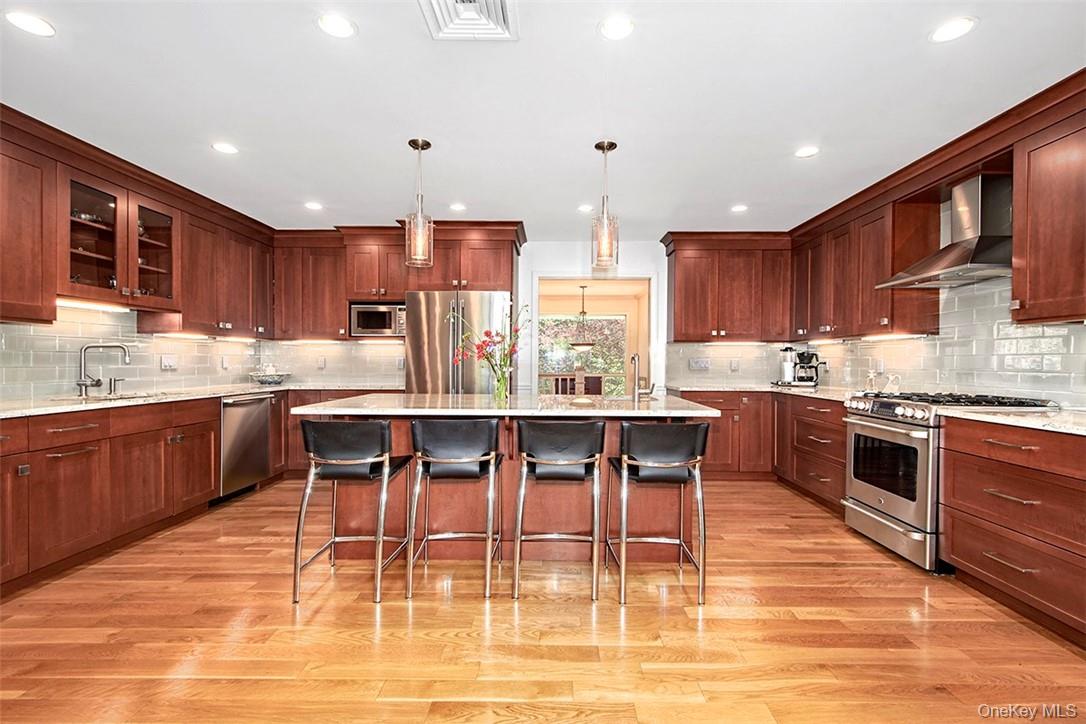 #10 photo, 21 Douglas Circle, Rye , NY 10580