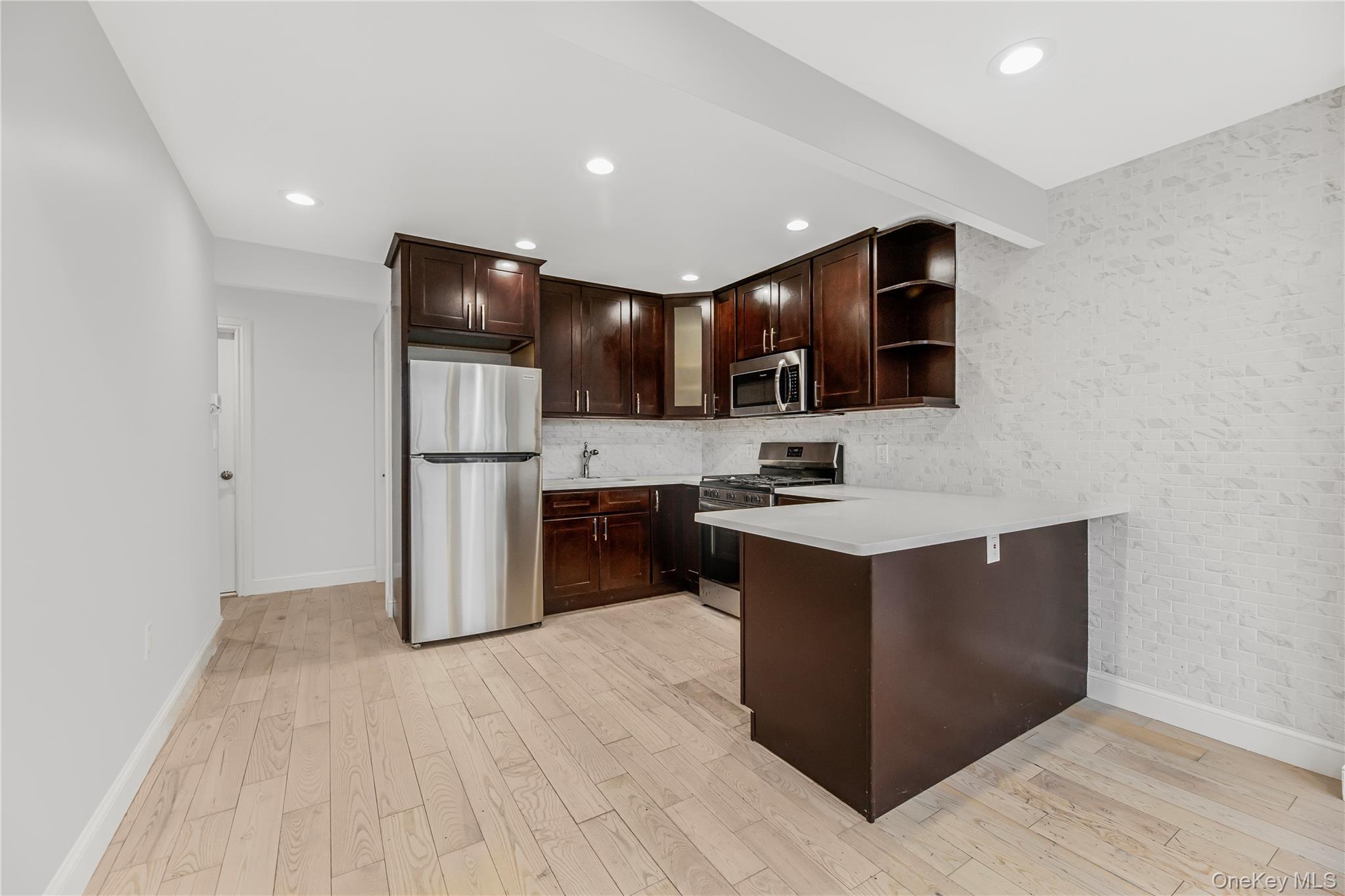 #6 photo, 3067 Williamsbridge Road, Bronx , NY 10467