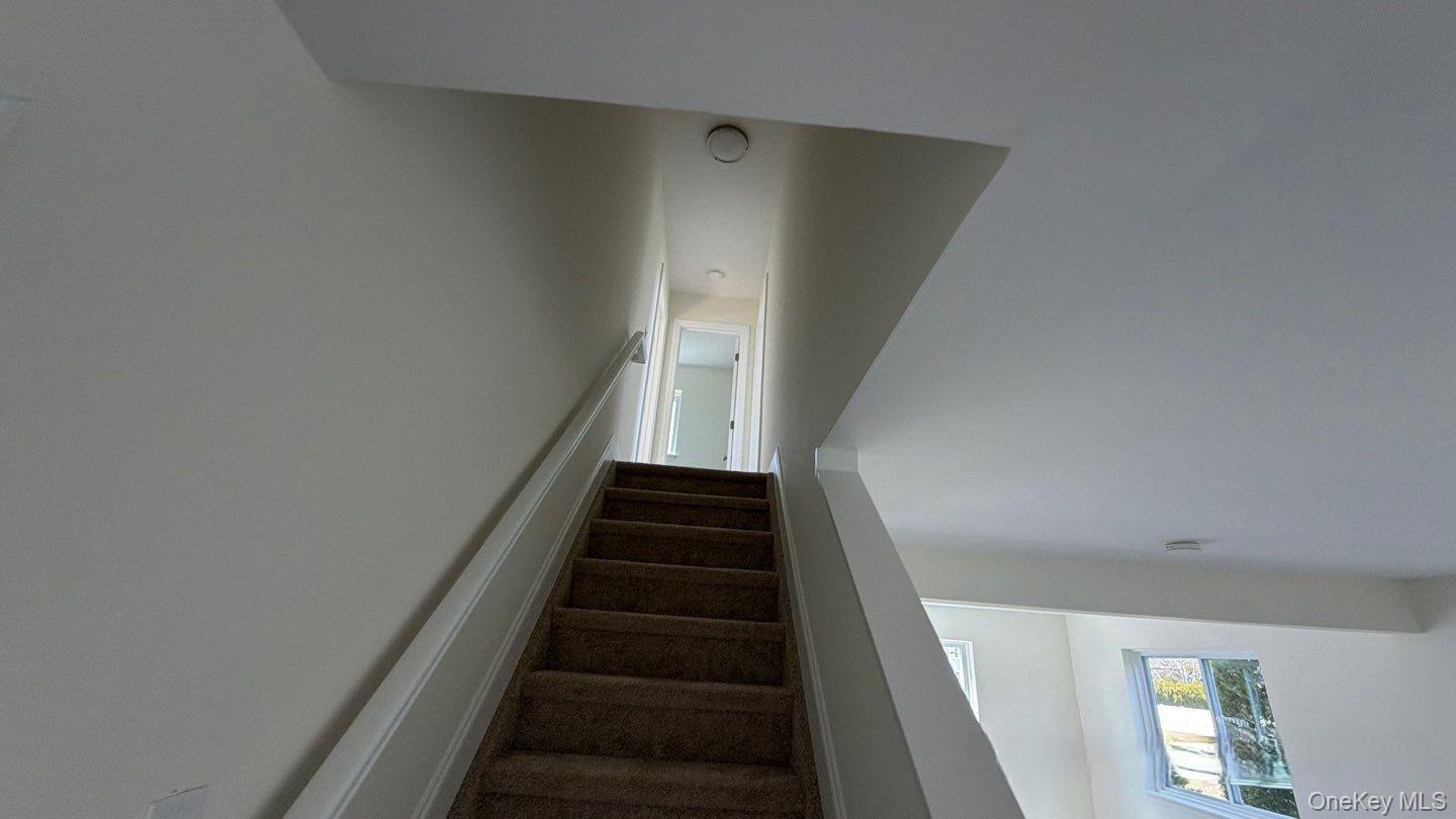 #7 photo, 7 Roan Lane, מחוז סאפוק Riverhead , NY 11901