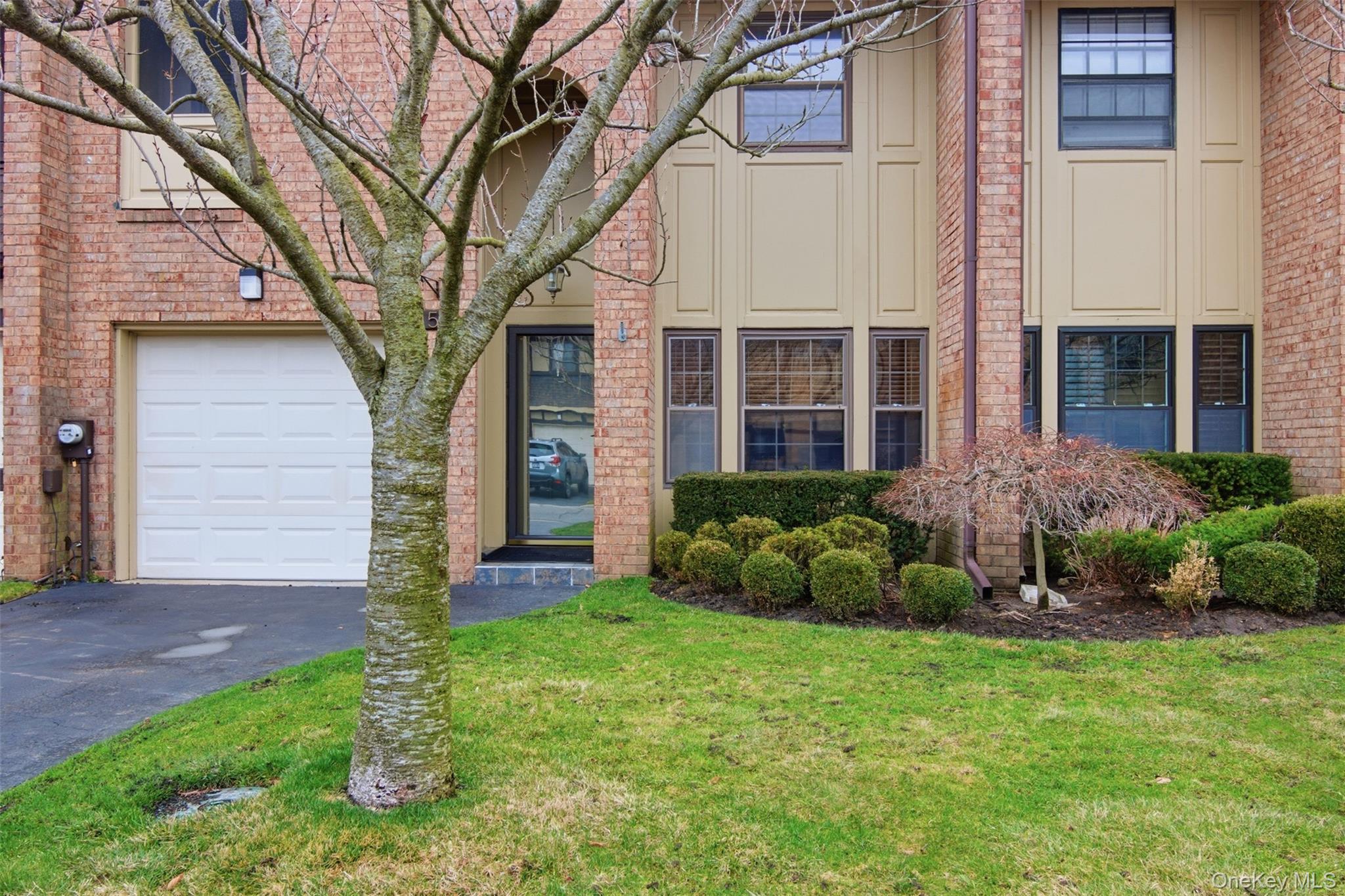 #3 photo, 54 Southgate Circle, Massapequa Park , NY 11762