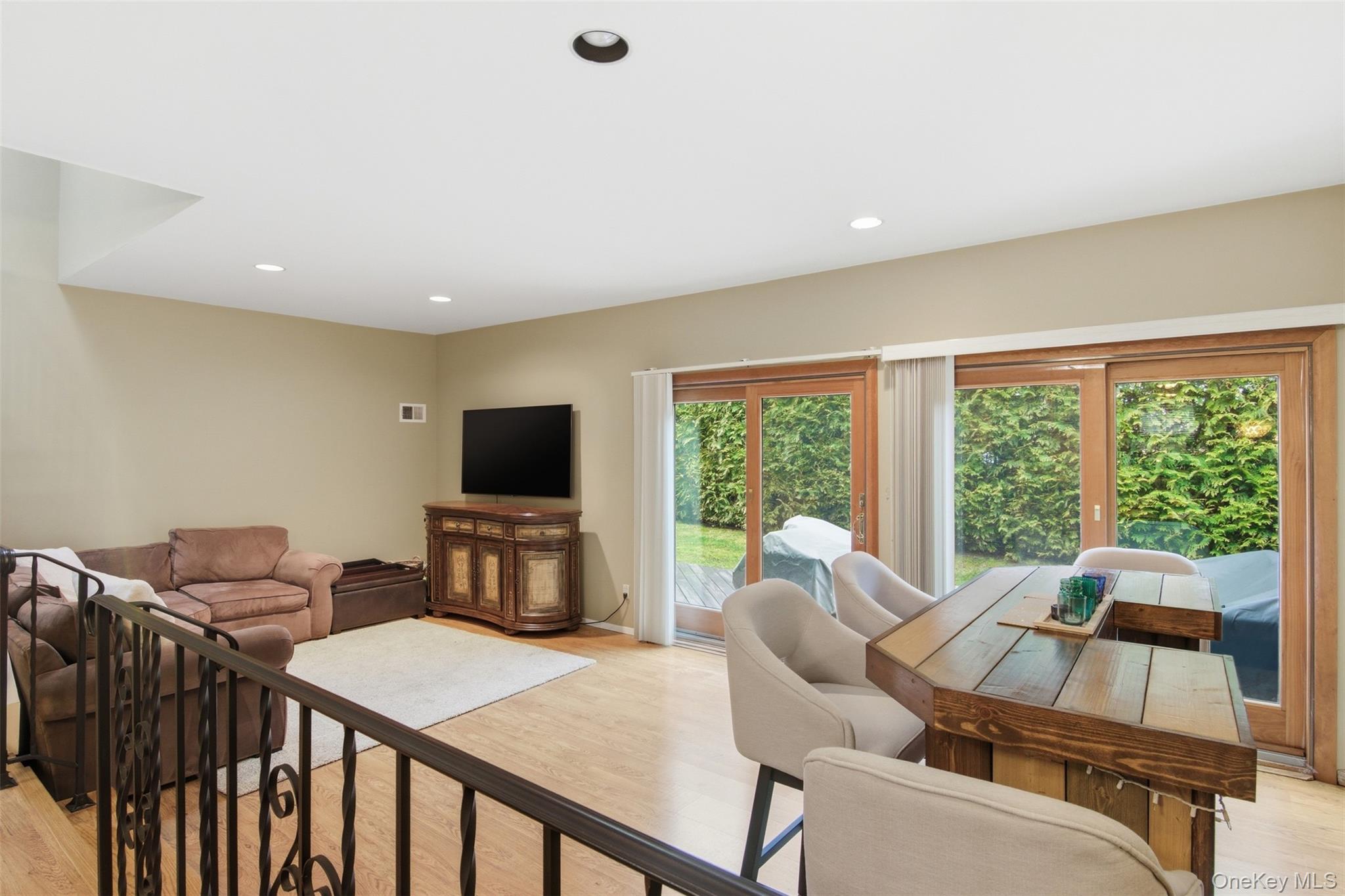 #6 photo, 54 Southgate Circle, Massapequa Park , NY 11762