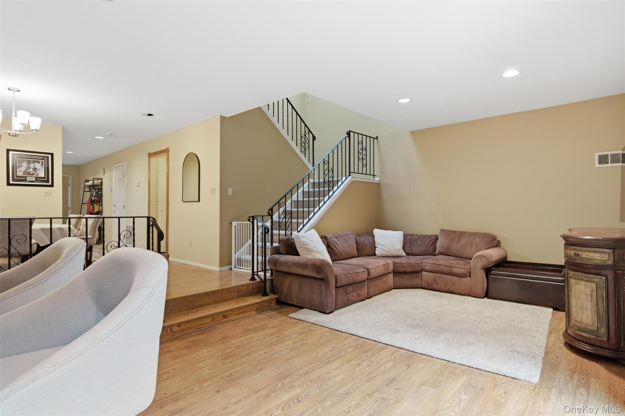 #7 photo, 54 Southgate Circle, Massapequa Park , NY 11762