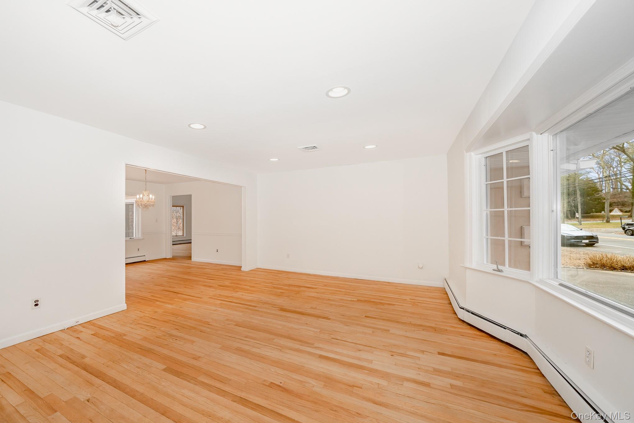 #11 photo, 263 N Country Road, מחוז סאפוק Smithtown , NY 11787