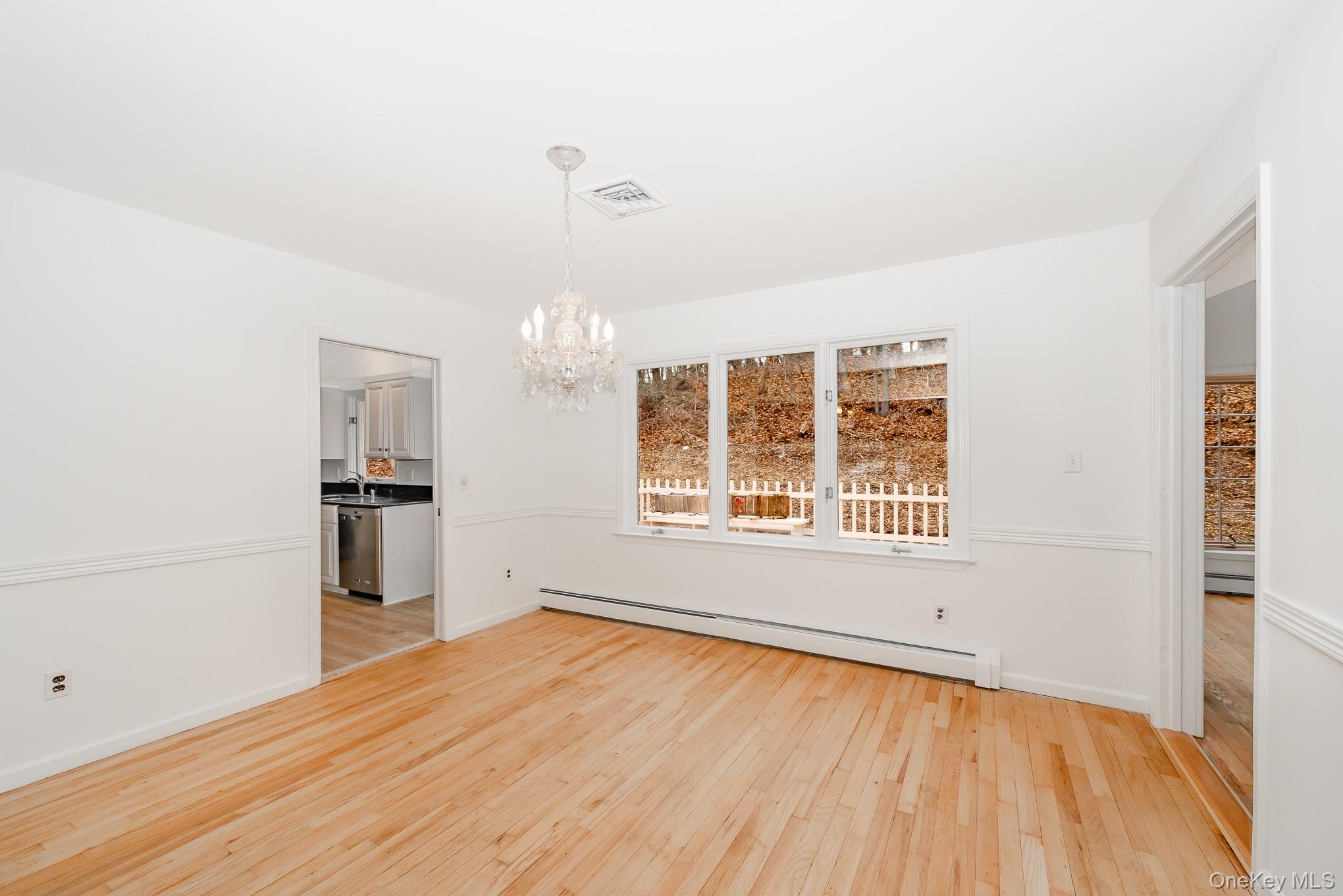 #12 photo, 263 N Country Road, מחוז סאפוק Smithtown , NY 11787